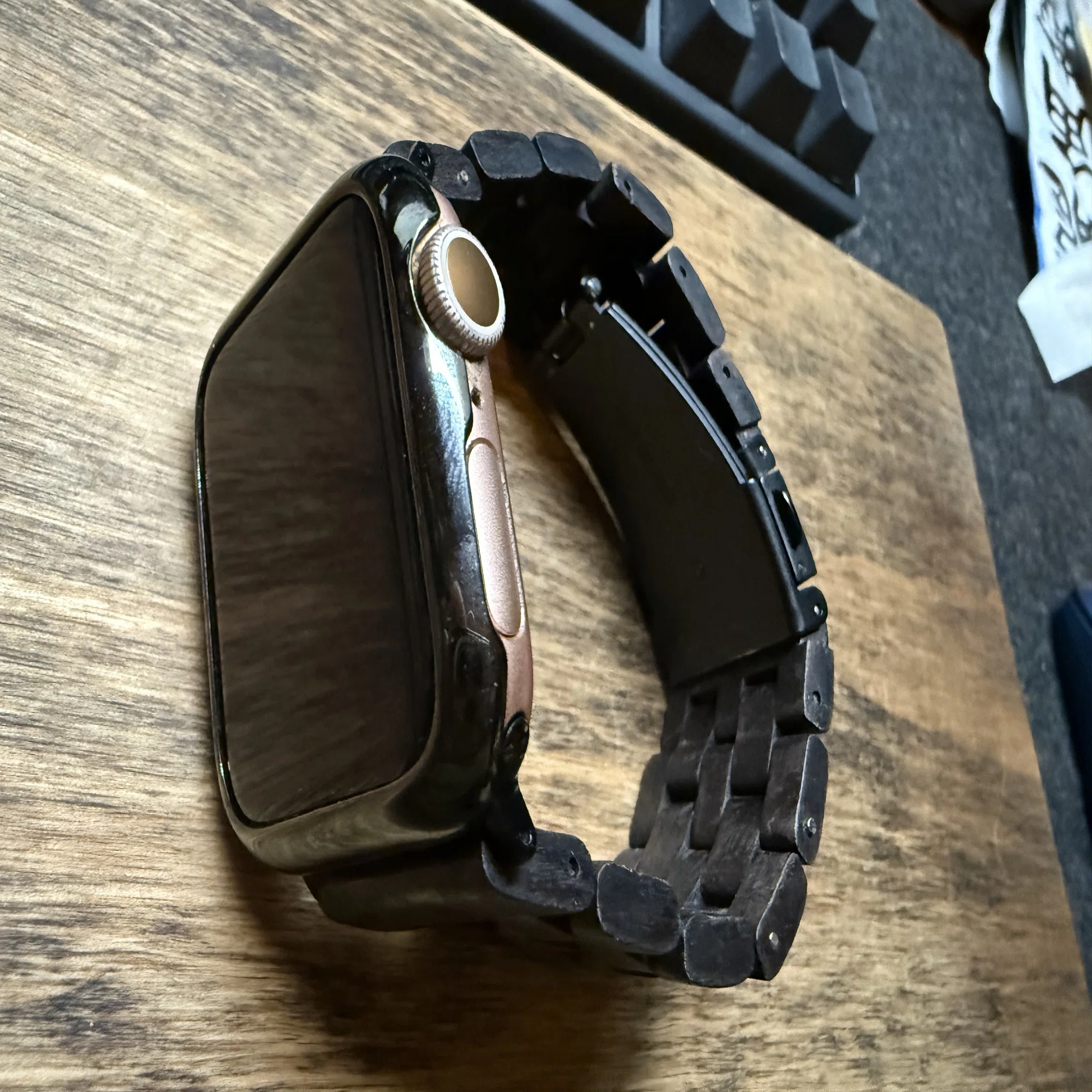 Apple Watch SE3が本命？3年使い倒した私が無印＆ULTRAと比較してみた 