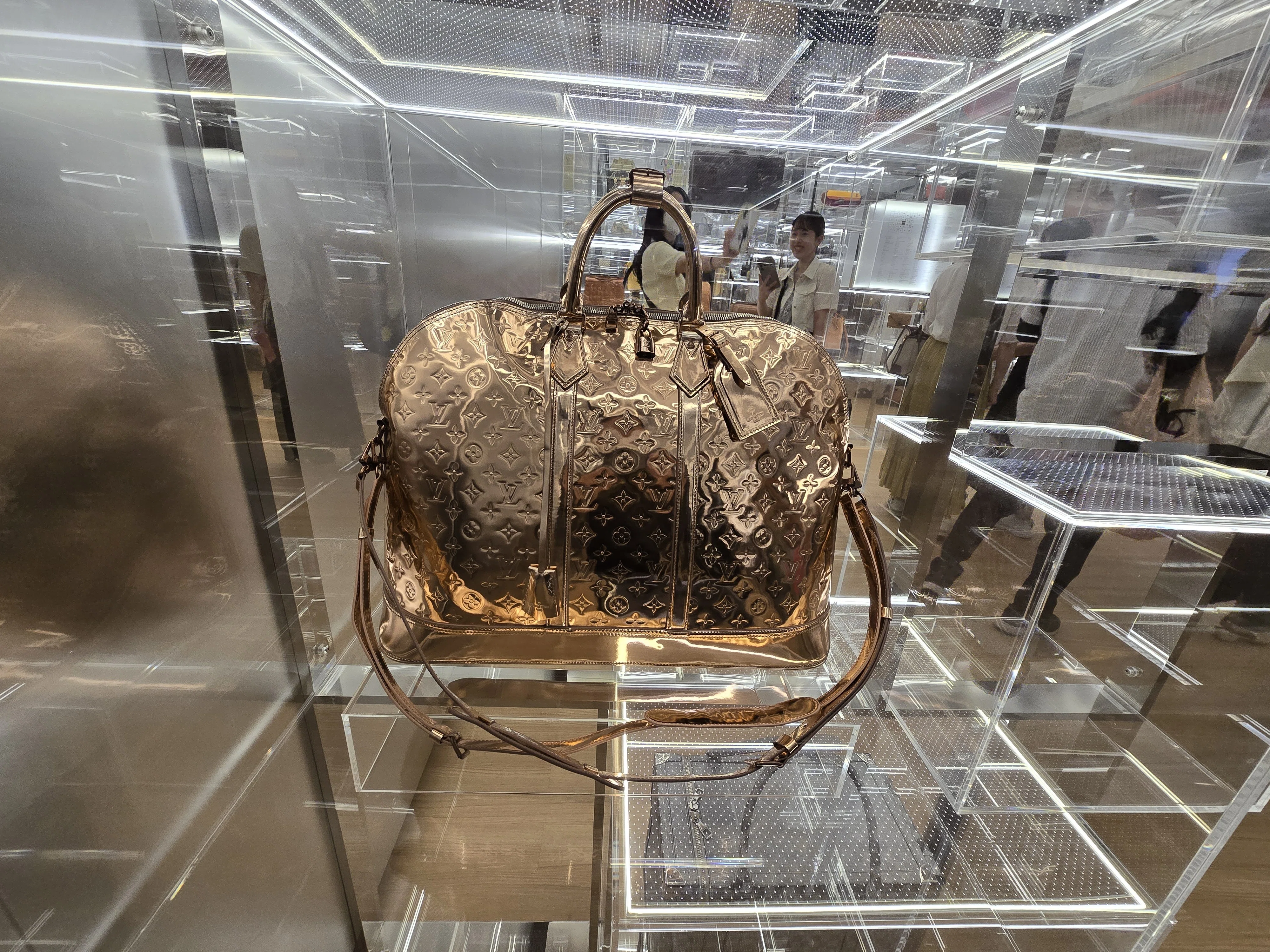 Louis Vuitton 'Visionary Journeys' Exhibition｜こばち