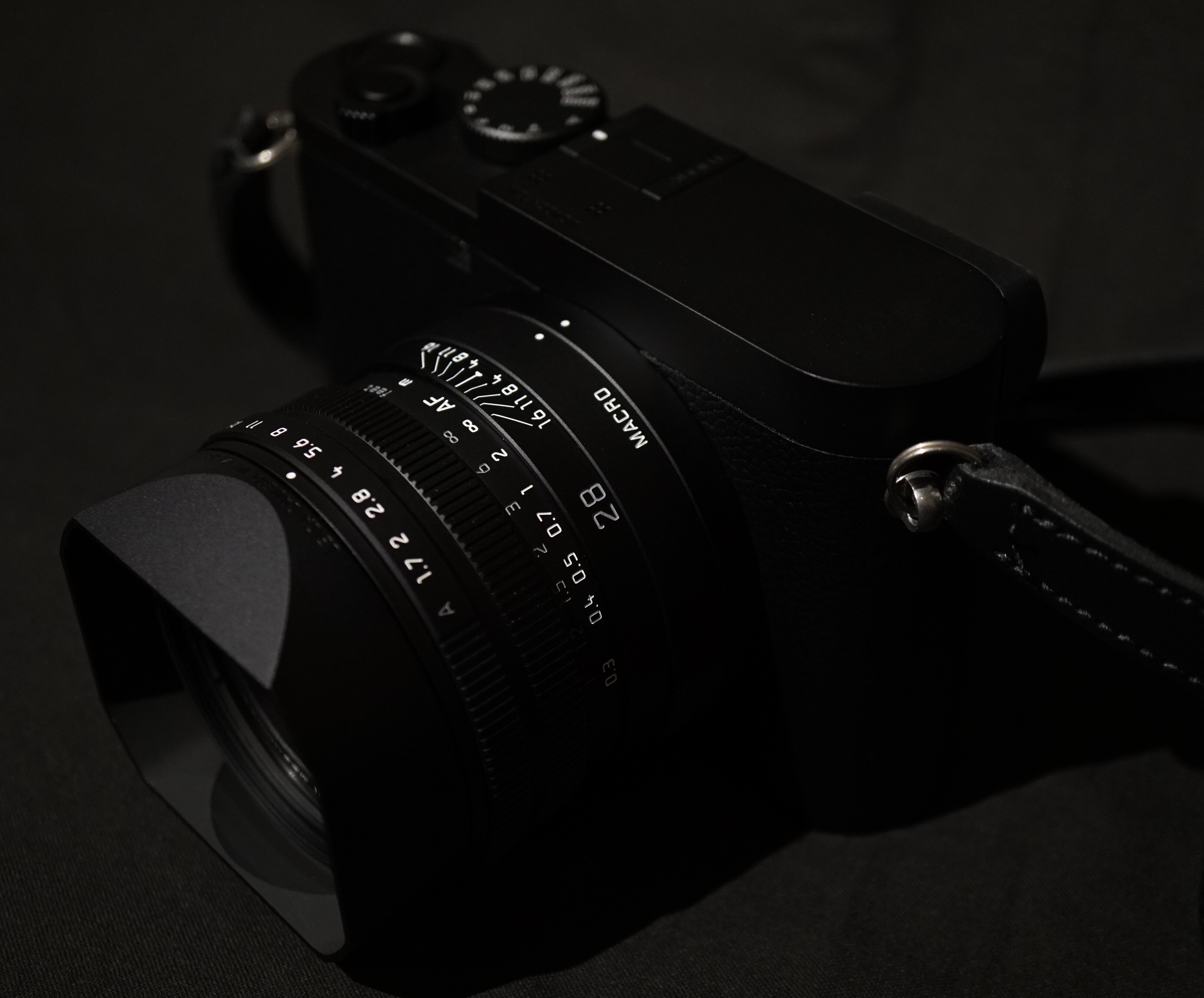 LEICA Q2モノクロームで撮る大阪ミナミの夜｜ざりお