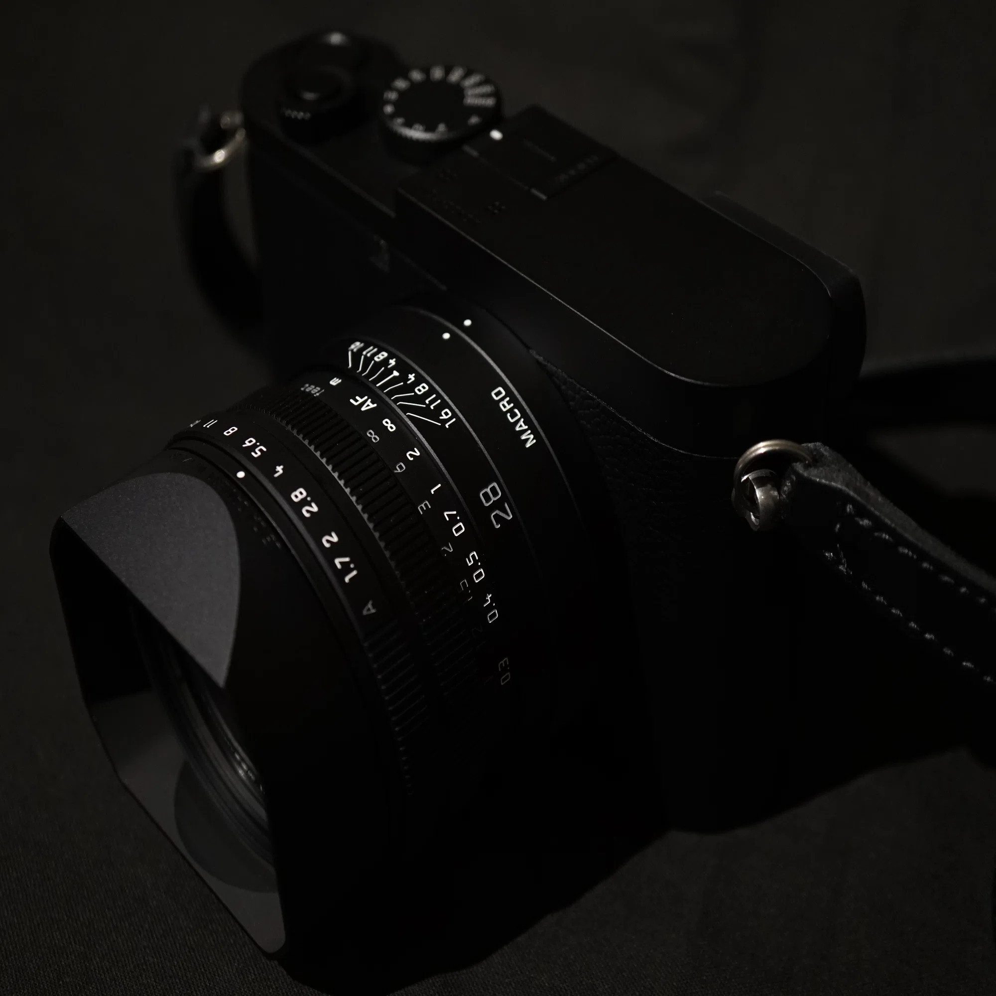 LEICA Q2モノクロームで撮る大阪ミナミの夜｜ざりお