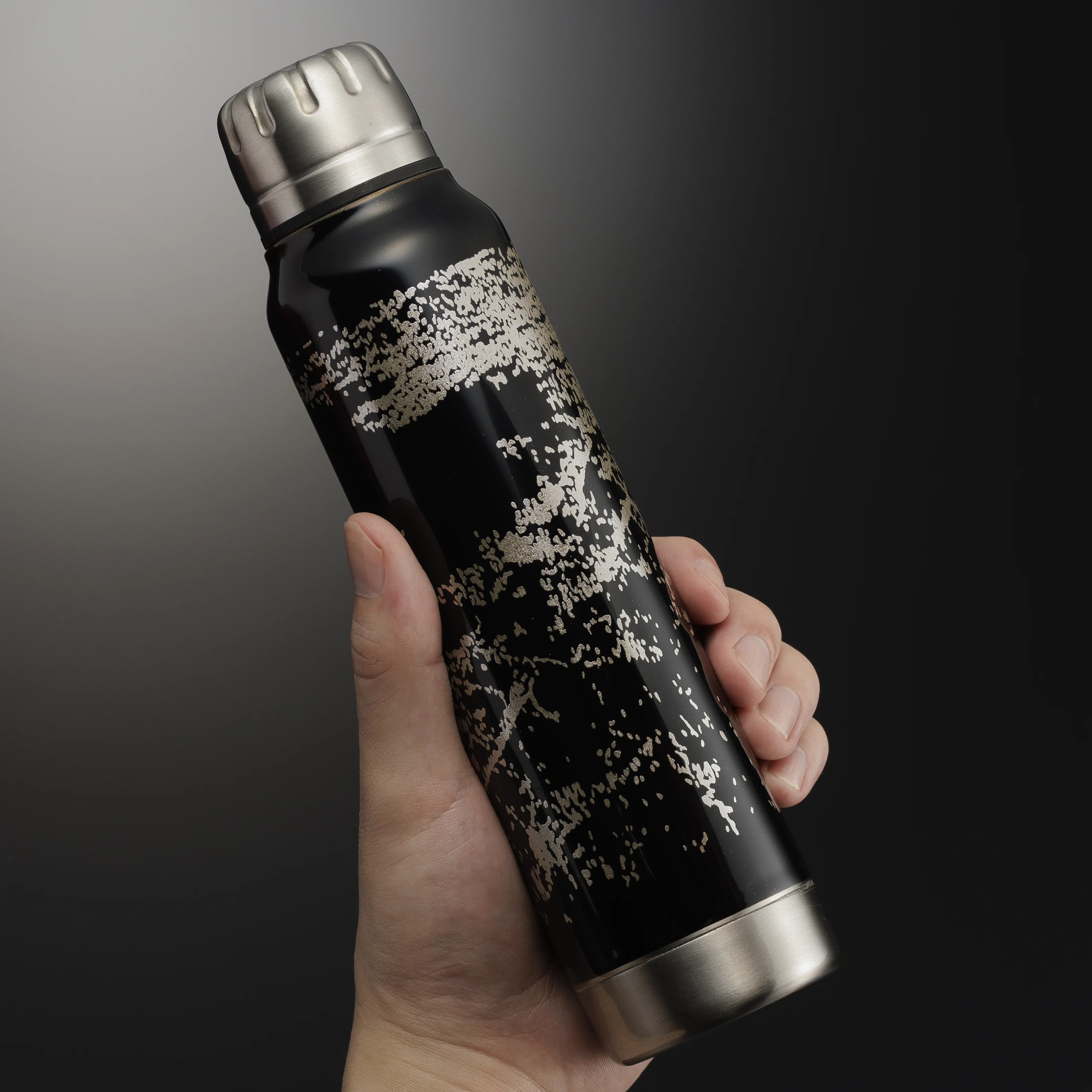 使うたびに“育つ”ボトルとは？thermo mug×土直漆器が生んだ“持ち運べる
