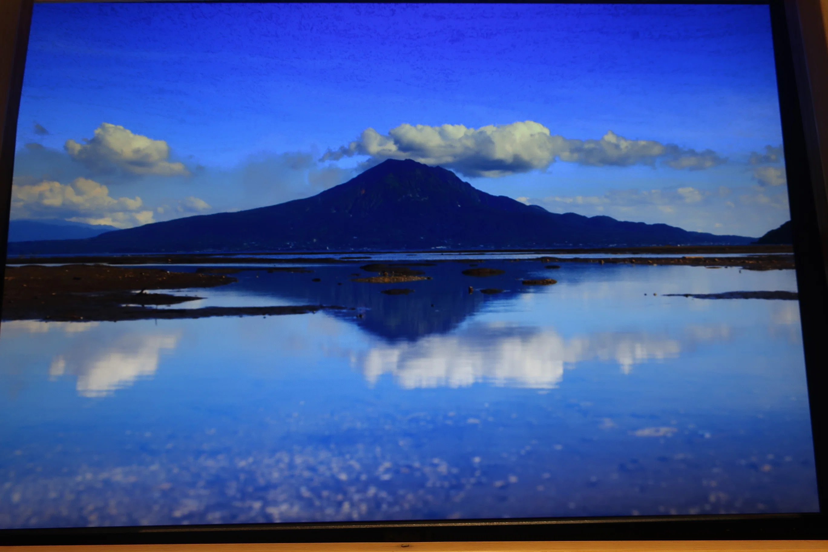 桜島 吹き上げる噴煙、火山灰の道で息吹を感じる【車中泊旅2025春