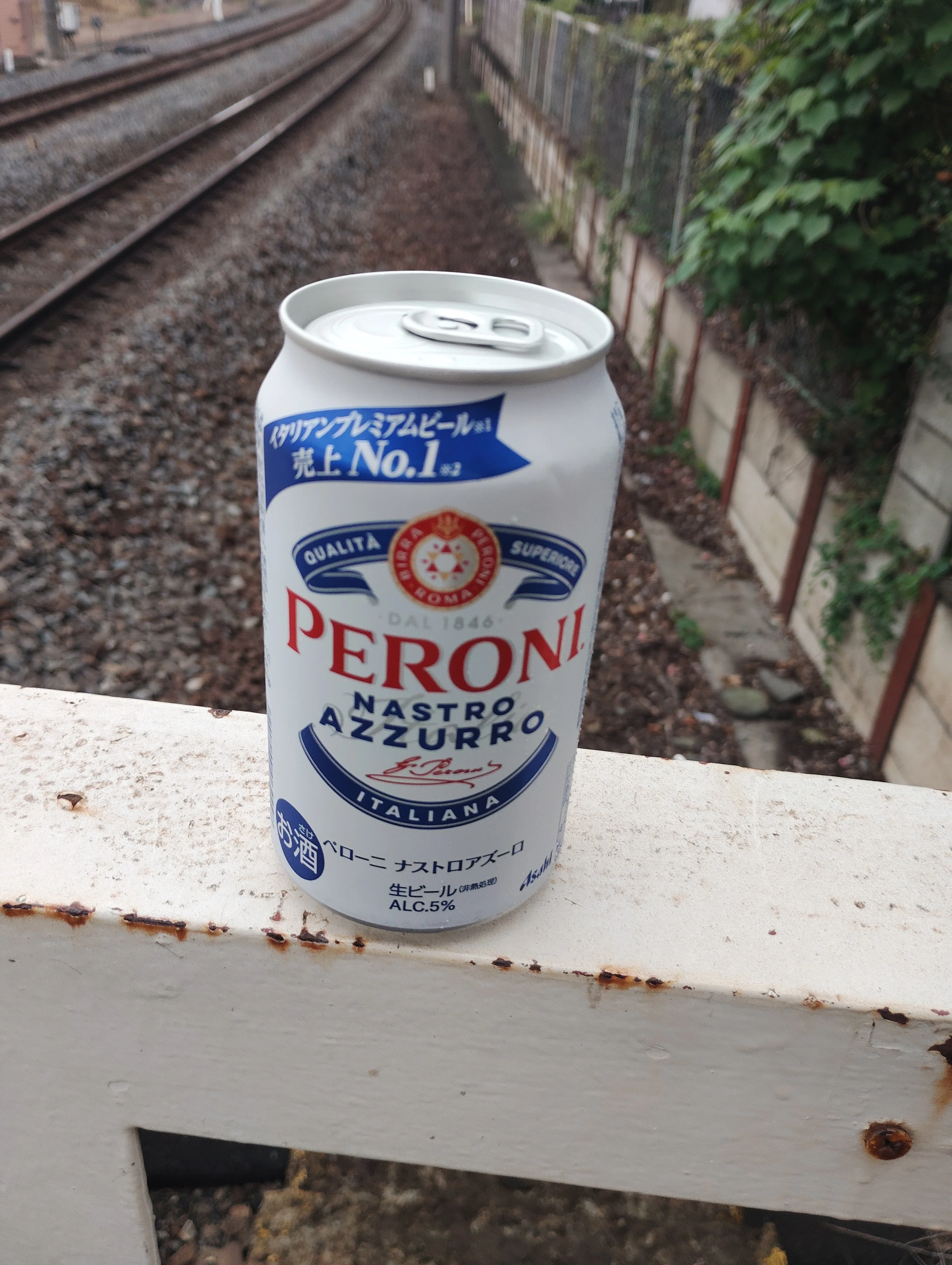 新発売のビール「ペローニ ナストロアズーロ」（アサヒビール）を試し 