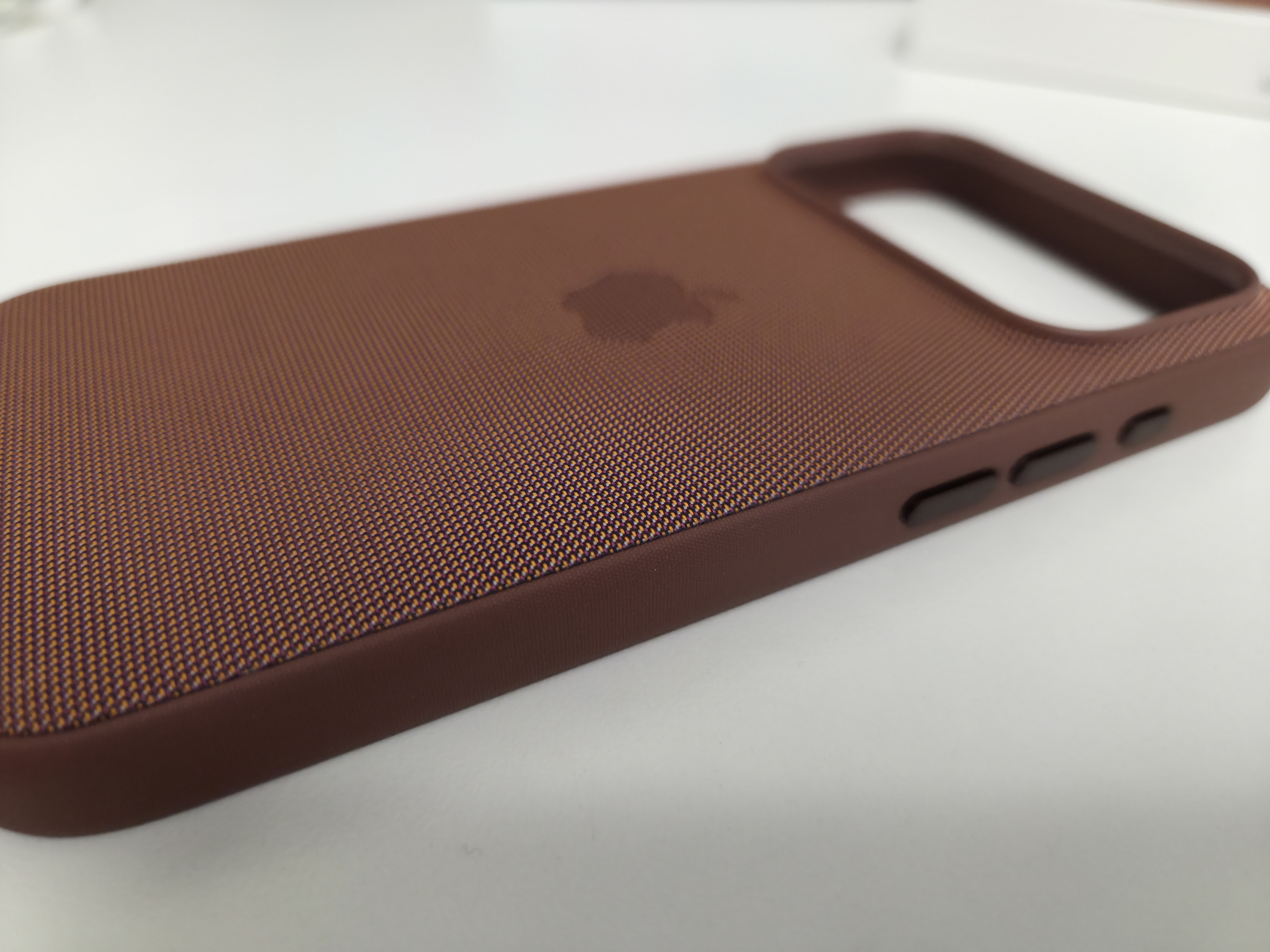 iPhone 17 Proのテックウーブンケースと純正クリアケースが届きました