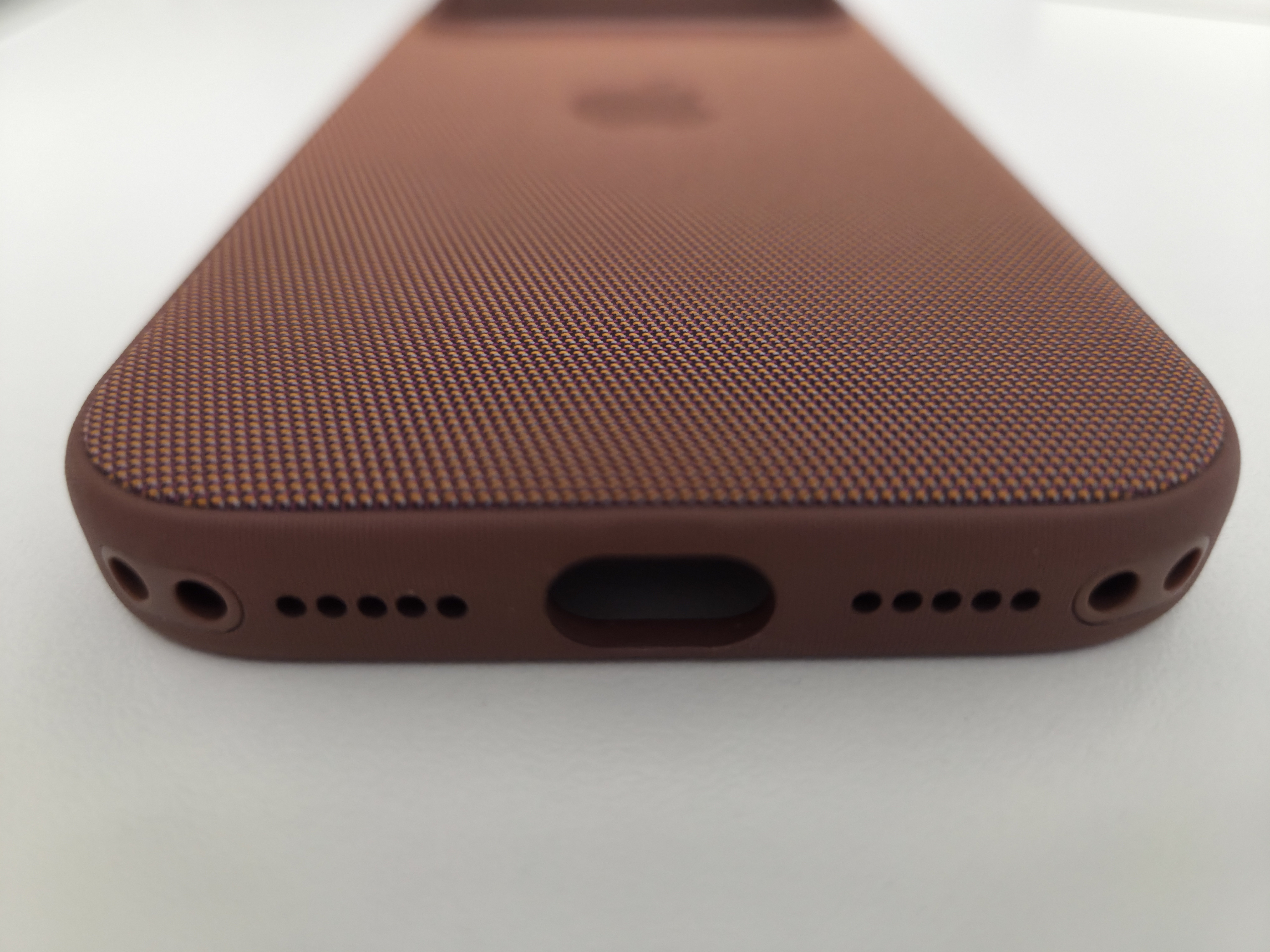 iPhone 17 Proのテックウーブンケースと純正クリアケースが届きました