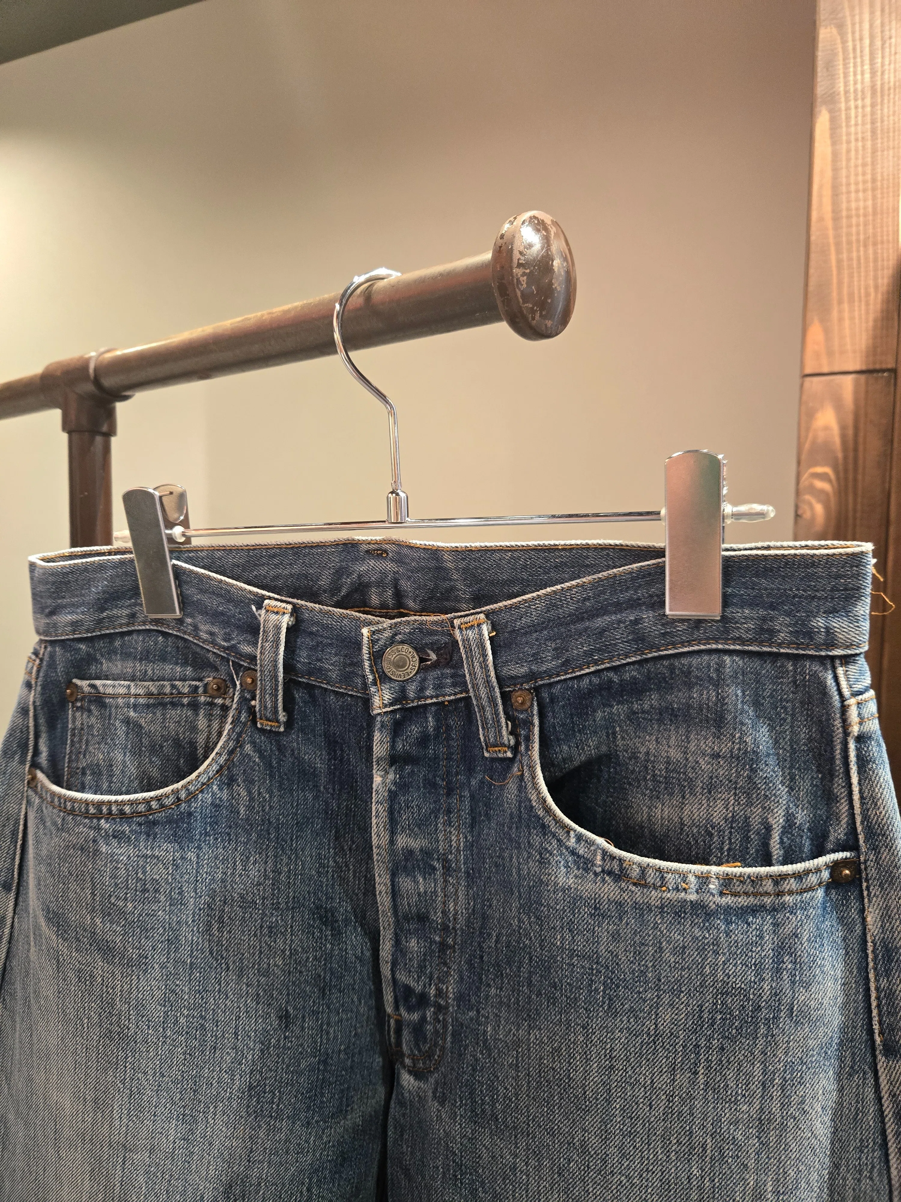 Levi's 501 66後期 ―イレギュラーな縦落ちを楽しむ―｜小倉 古着屋
