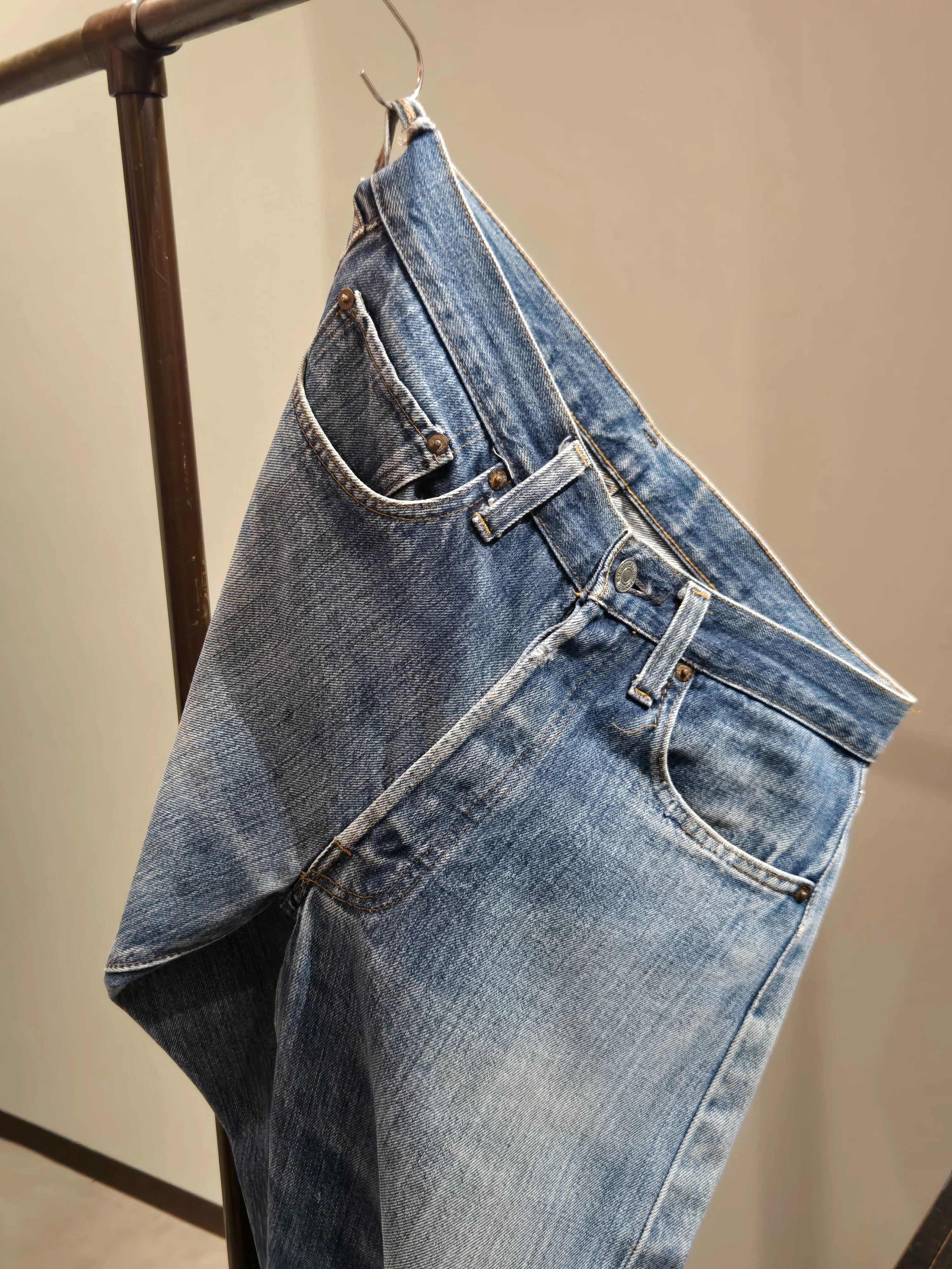 Levi's 501 66後期 ―イレギュラーな縦落ちを楽しむ―｜小倉 古着屋