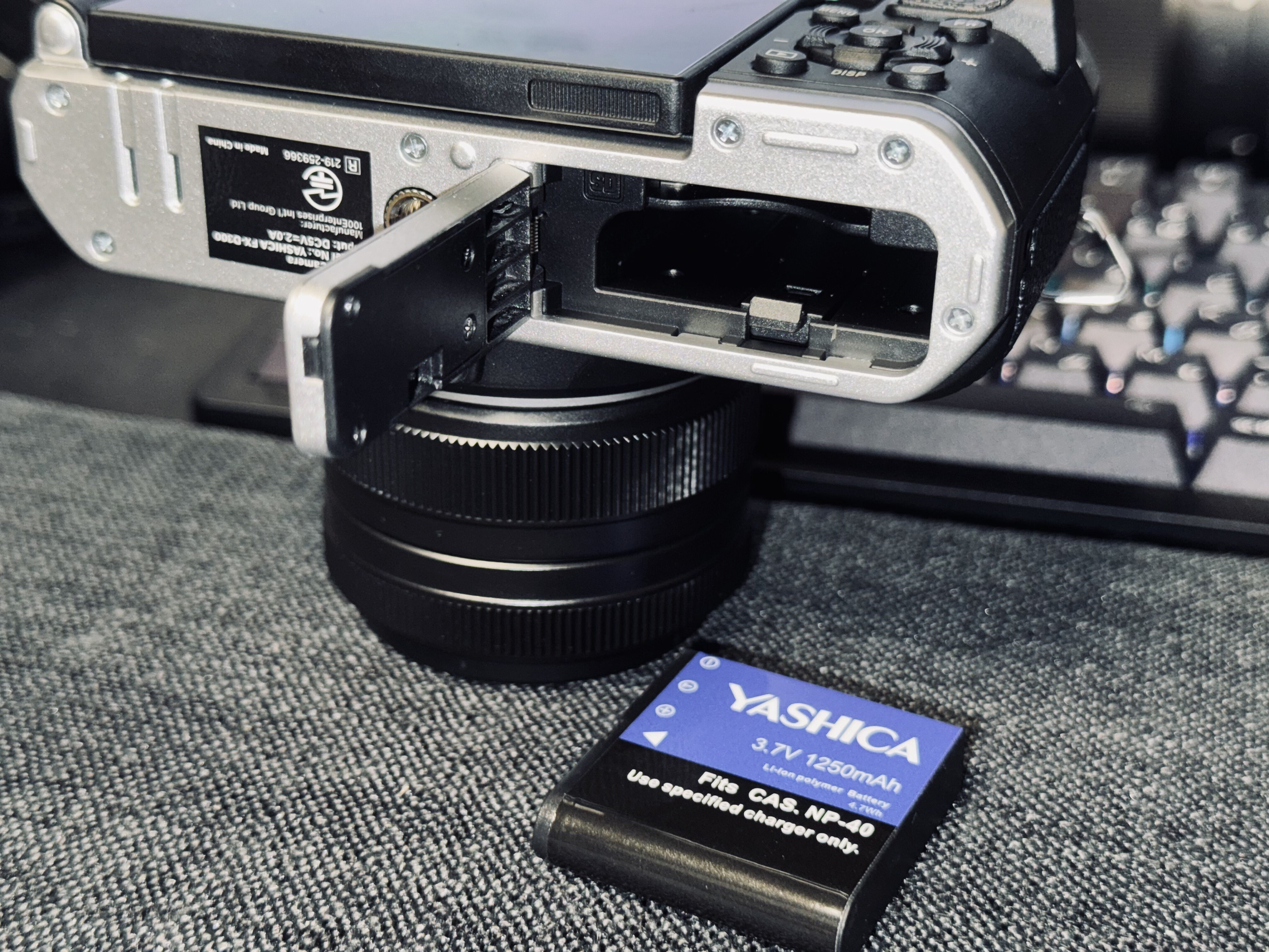 YASHICA FX-D 300、デジタルでフィルムカメラを体験できる