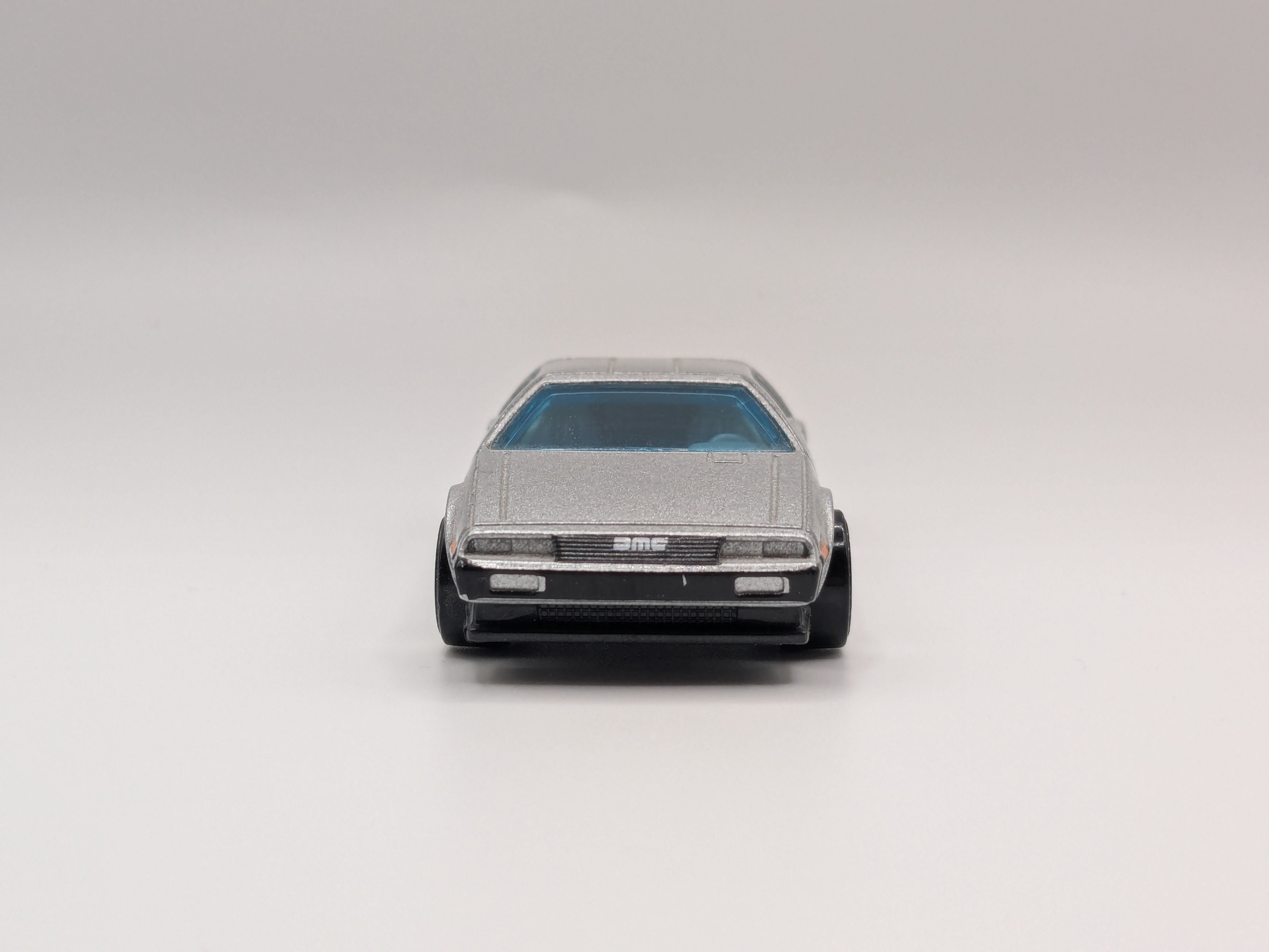 81 Delorean DMC-12のレビュー！ 夢と希望とポンコツエンジンを積んで