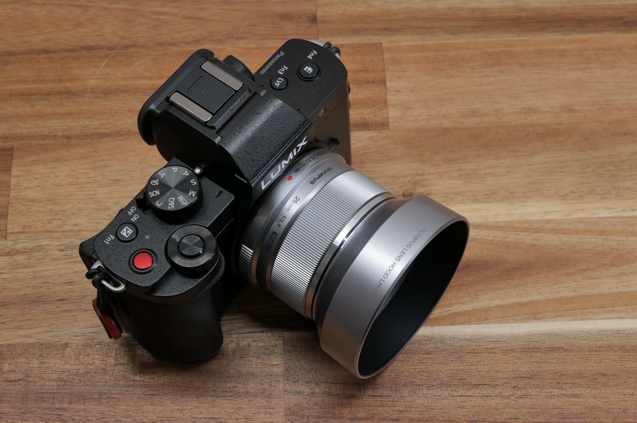 OLYMPUS - olympus m.zuiko 25mm f1.8フード付きです M.Zuiko Digital 25mm F1.8 1型のレンズフード｜tmk 39r