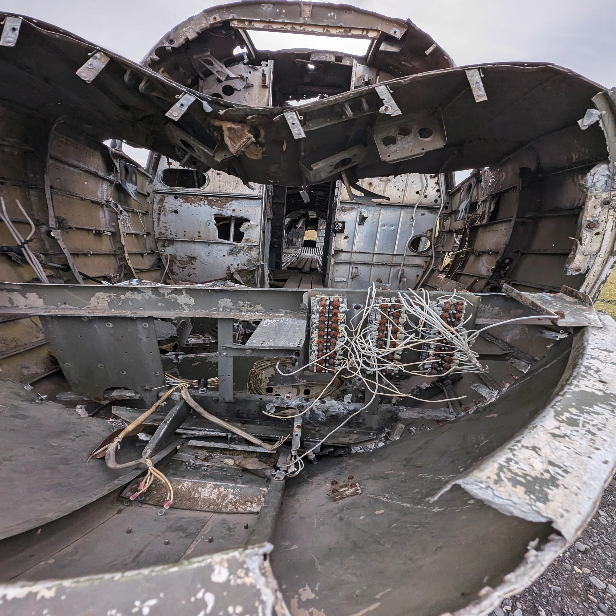 イカルスの墜落 アイスランド🇮🇸 に行った話：⑫ DC-3 Airplane wreck Eyvindarholt｜たぬ