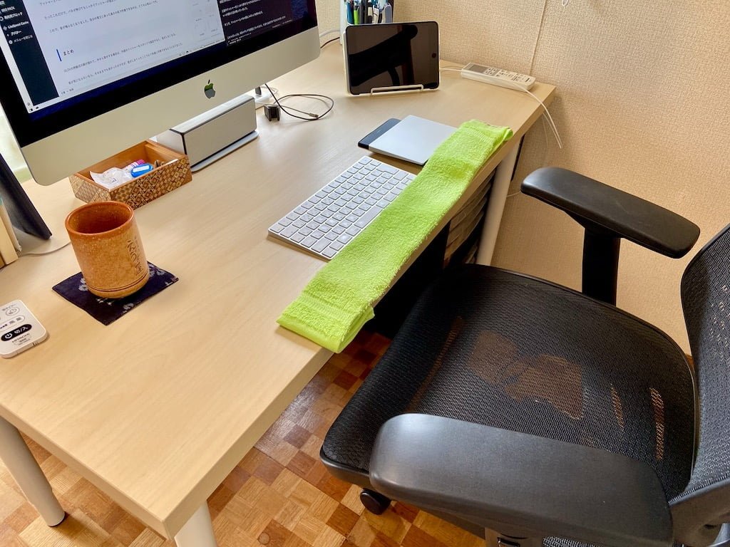 簡単組立IKEA イョルスタ天板 × ブラック脚 デスク 配線トレー付き