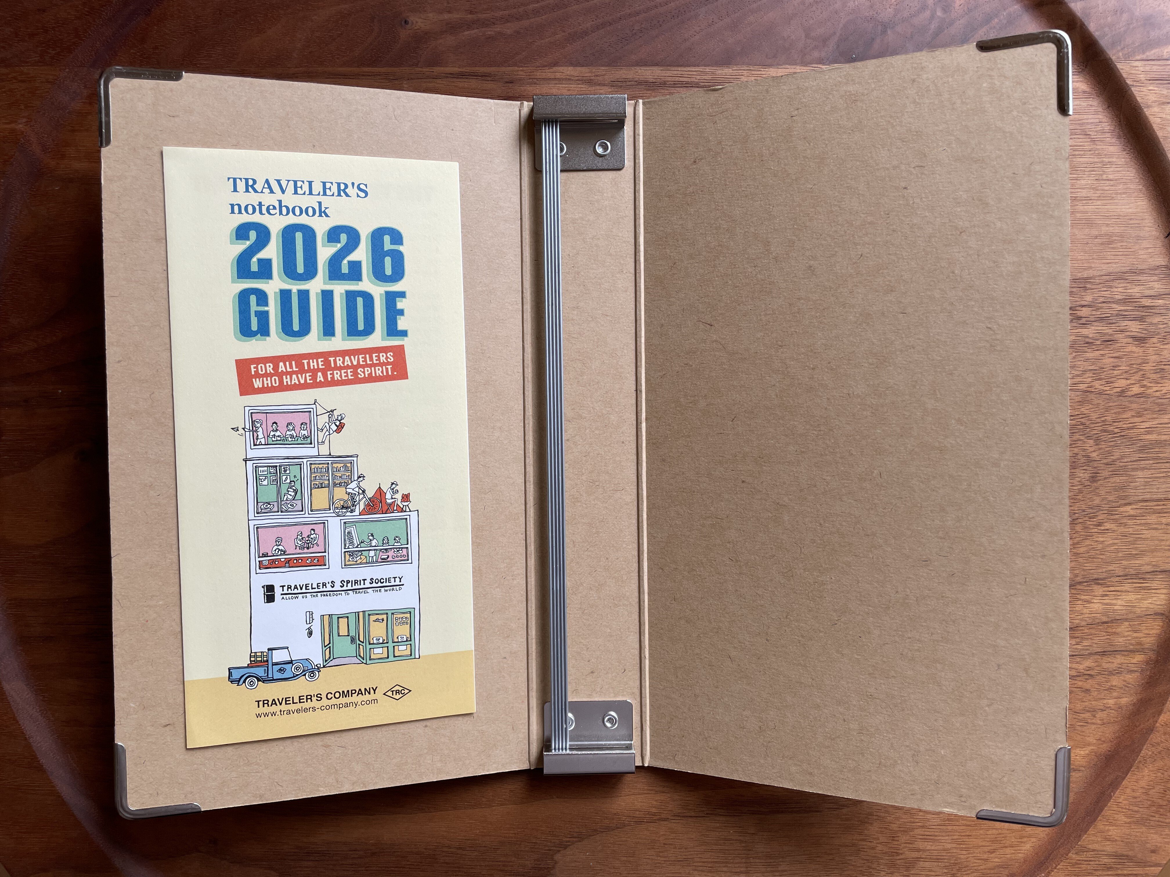 トラベラーズノート TO&FRO パスポートサイズ ブラウン 2026 下敷き トラベラーズノート TO&FRO パスポートサイズ ブラウン 2026