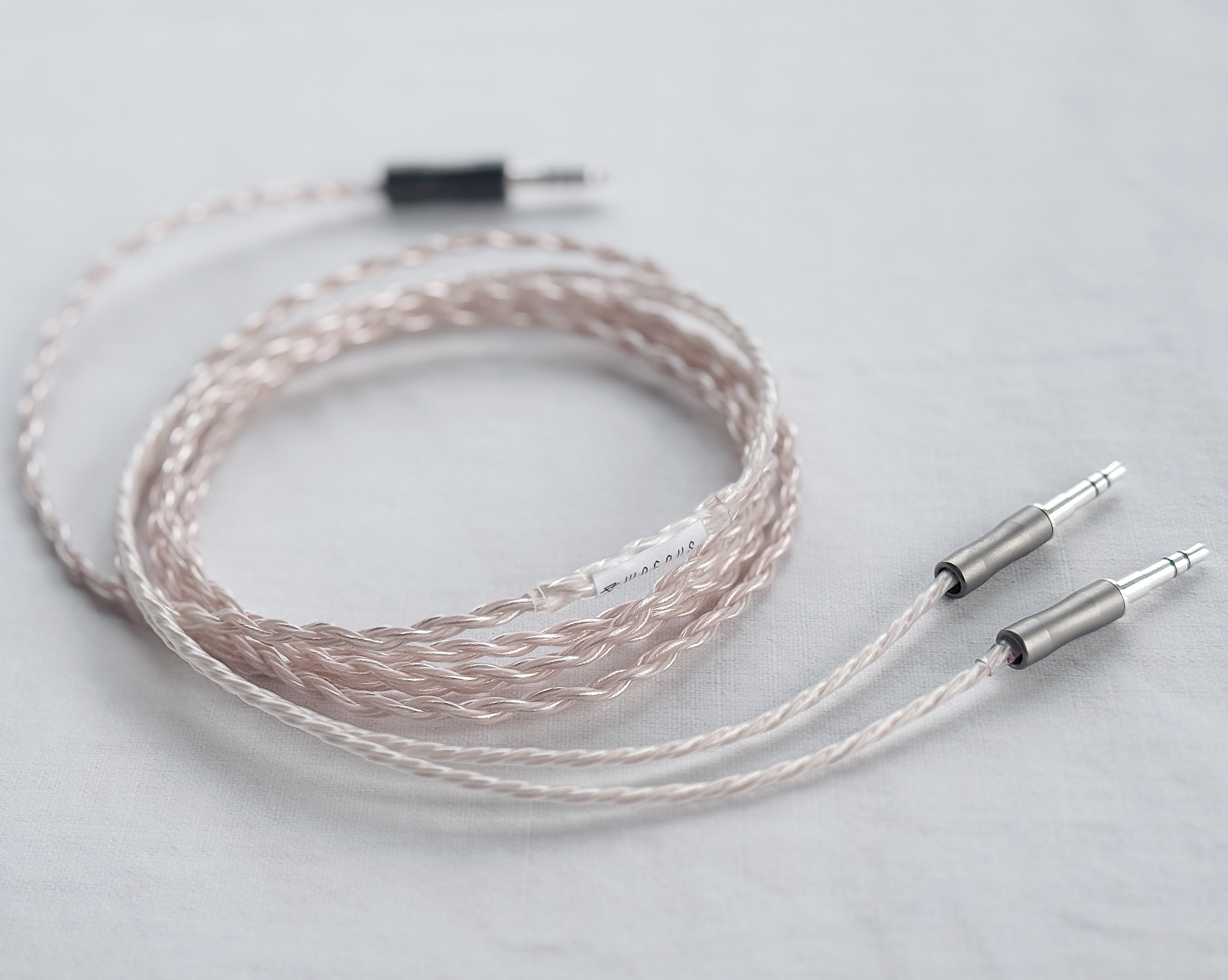 WAGNUS. イヤホン用リケーブルBLUE MOON for Astell & Kern BTL WAGNUS. イヤホン用リケーブルBLUE MOON for Astell & Kern BTL