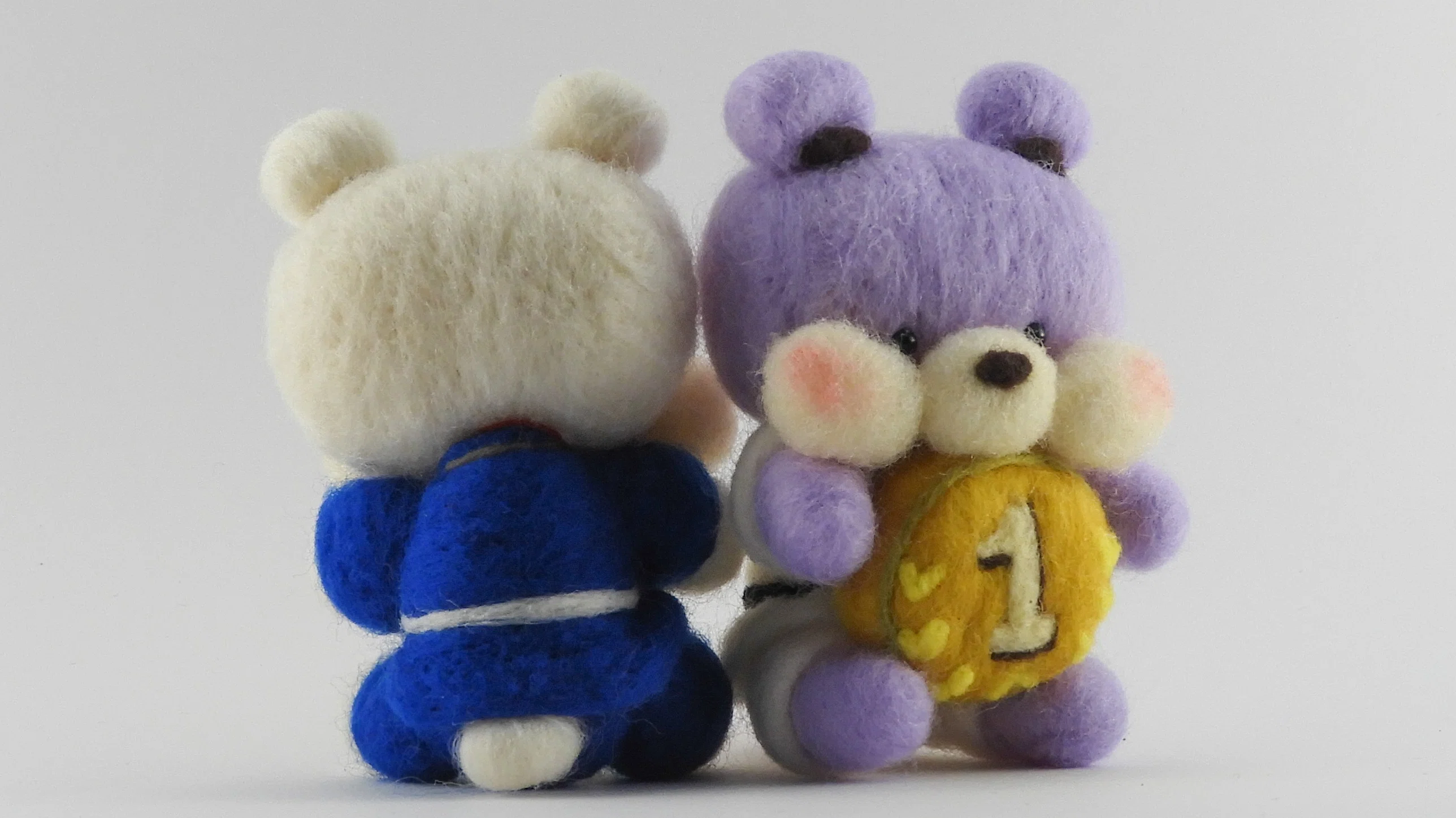 商品を作ることを、一旦やめて世界観を作ることにしました｜くまと