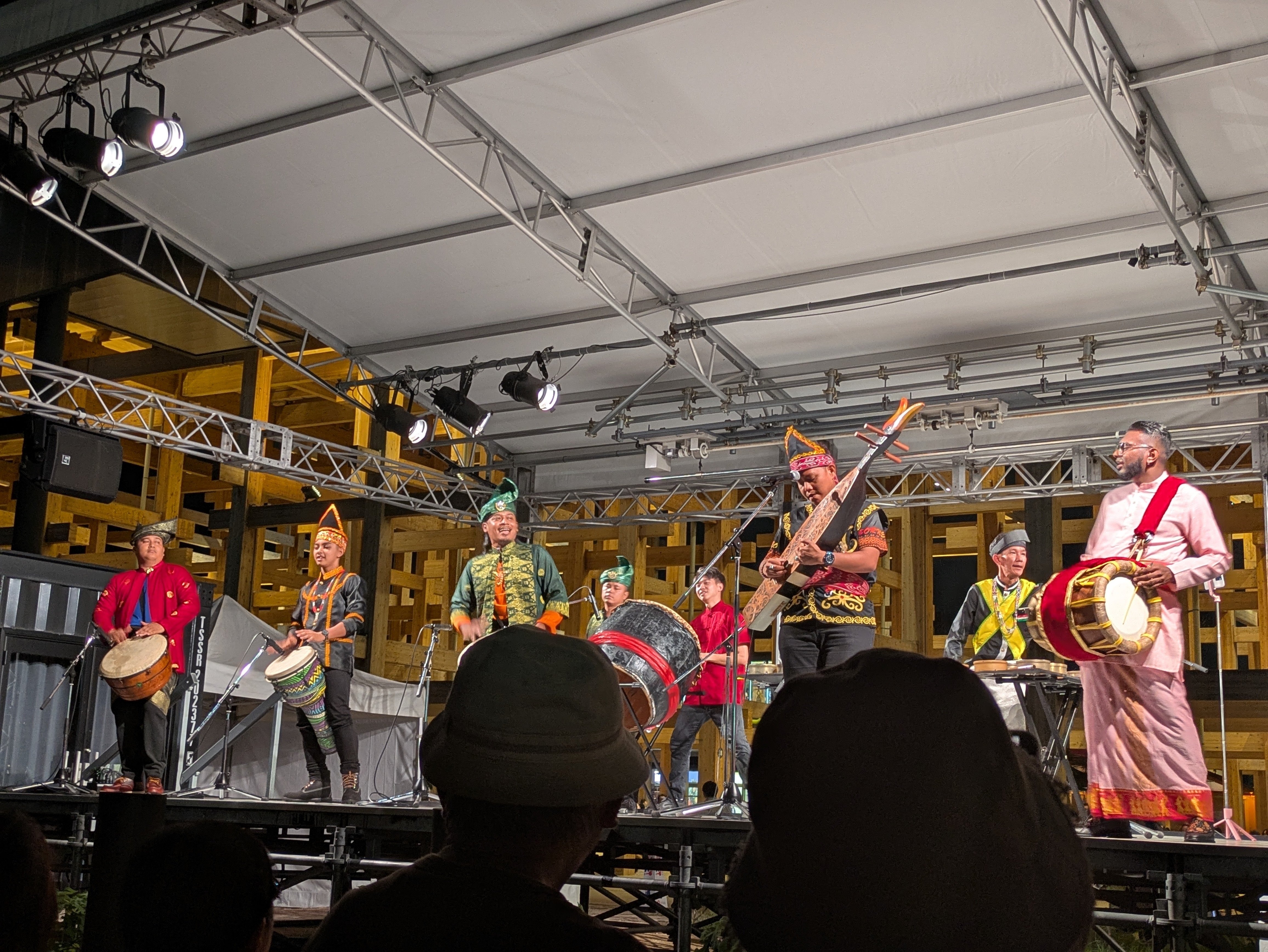 大阪万博　ポーランド館　シルク100％スカーフ 大阪万博 ポーランド館 シルク100％スカーフ 【万博】1枚のシルク