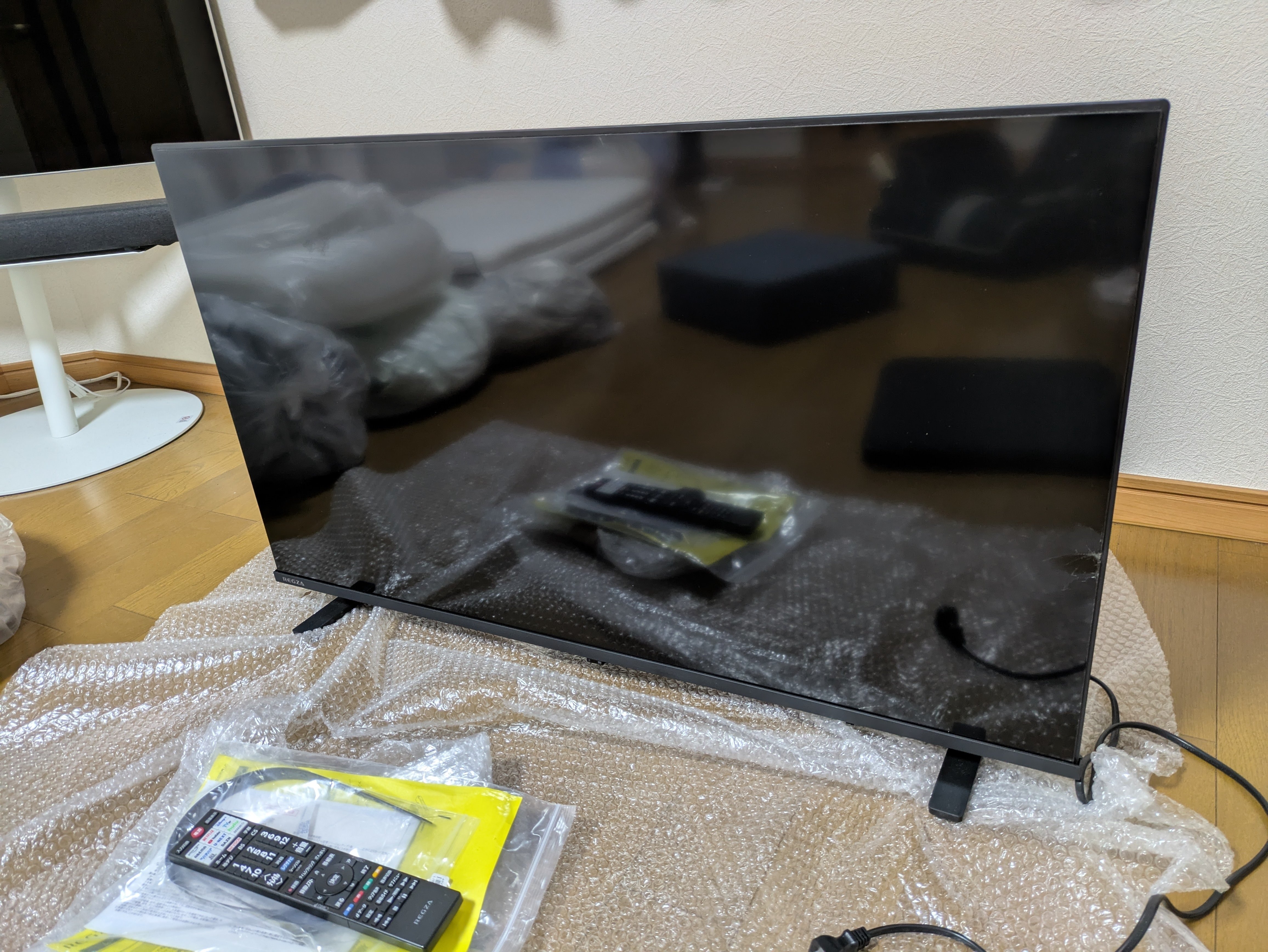 ヤフオクで購入したテレビに画面割れが発生した話｜ひでぞう