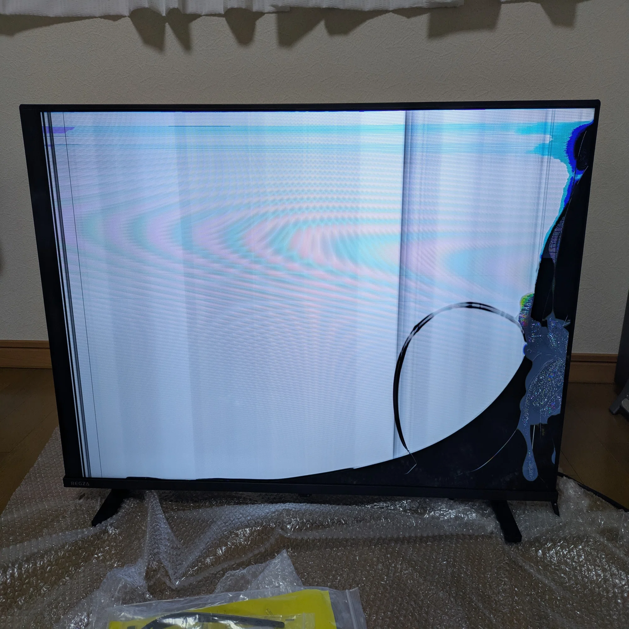 ヤフオクで購入したテレビに画面割れが発生した話｜ひでぞう