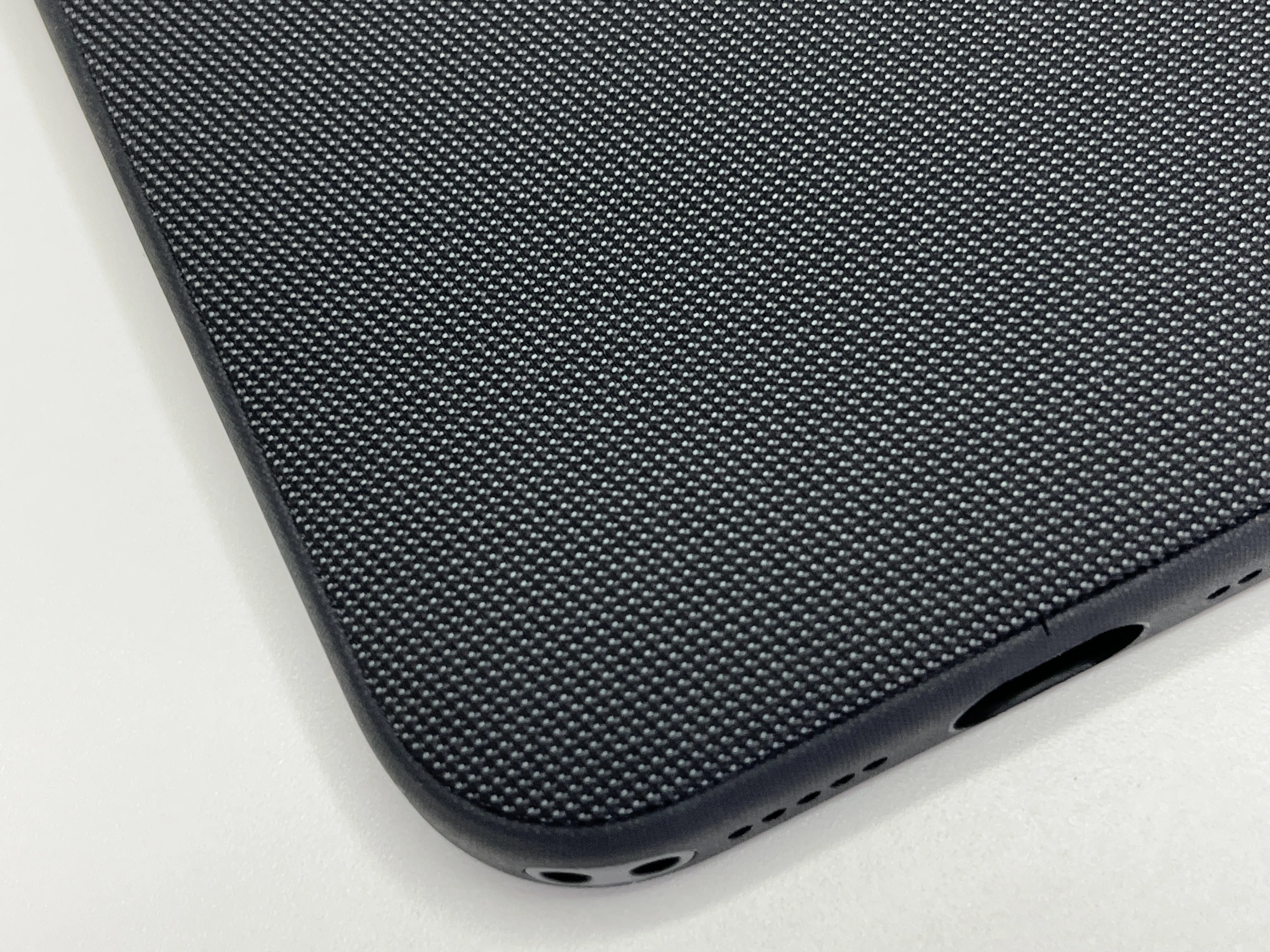 iPhone 17 Pro テックウーブンケース（ブラック）のレビュー｜KuroBox