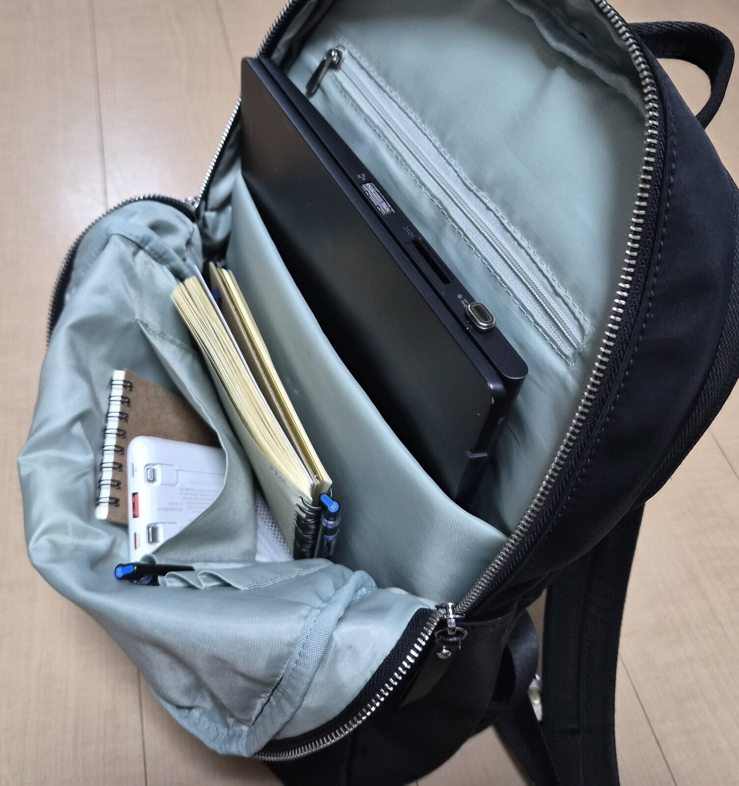 カバンの中身｜wag