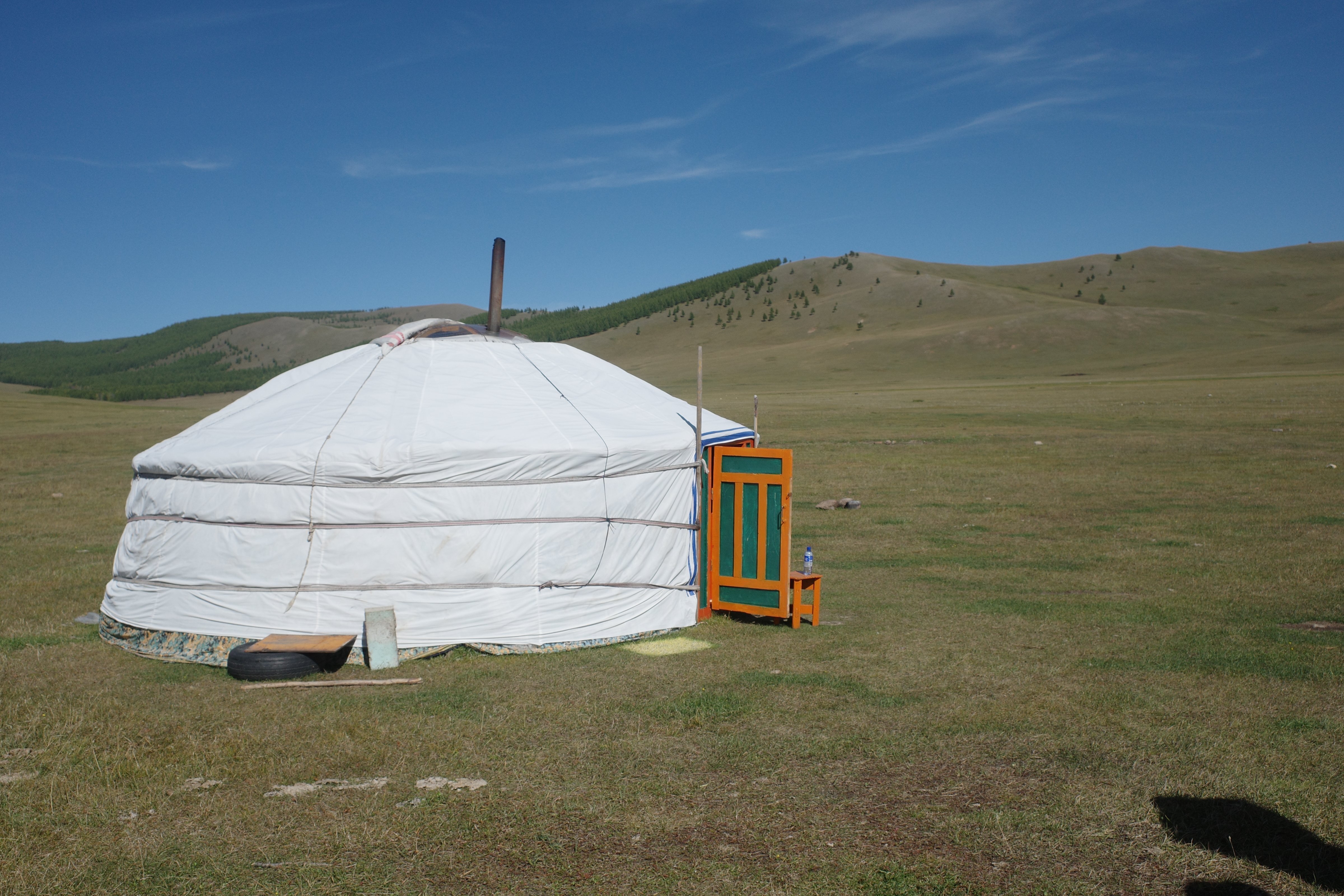 都会から大草原へ。スーパー巡りとチンギスハーンと遊牧民体験へ