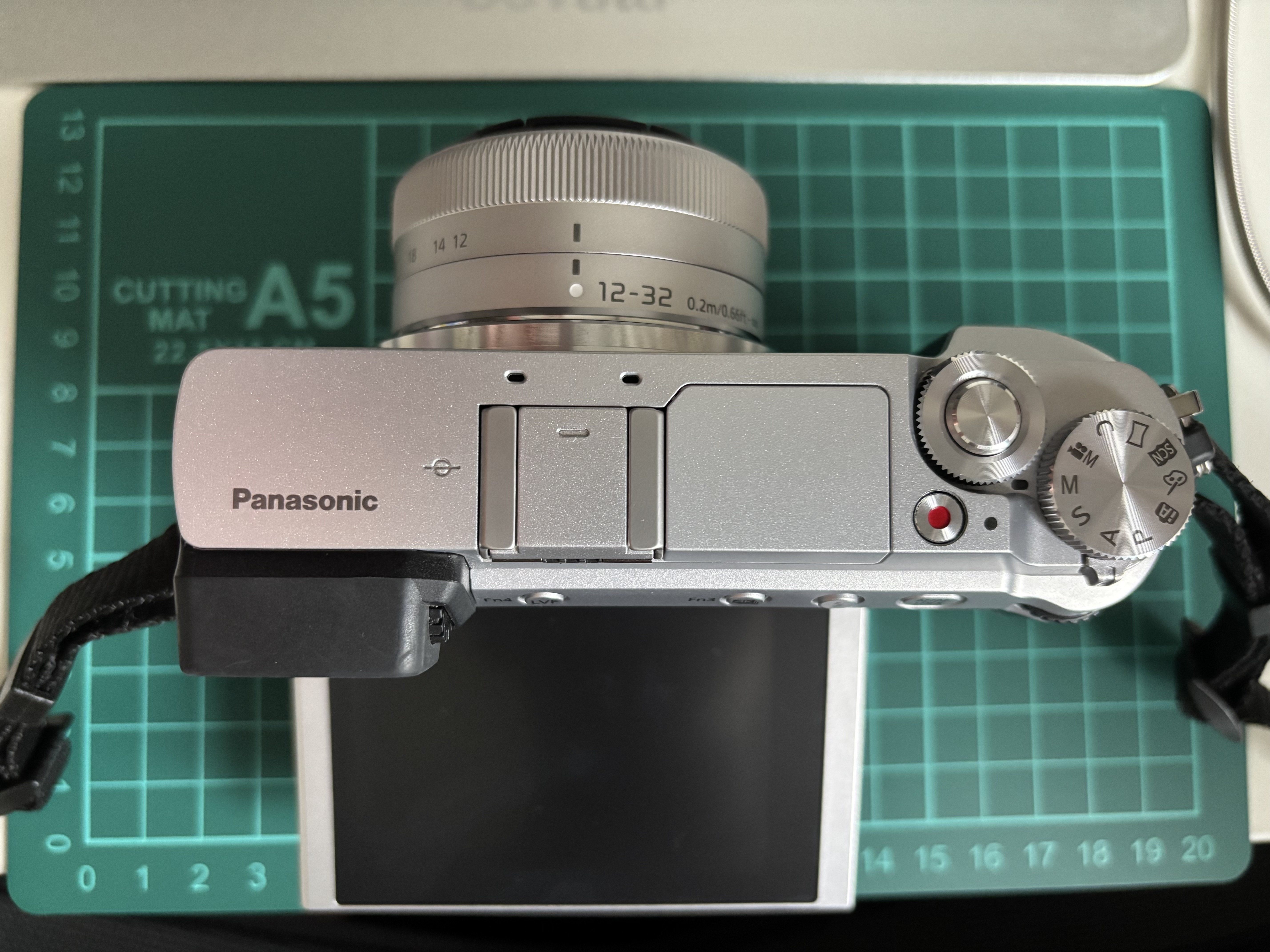 Panasonic Lumix GX7MK2【ジャンク】、レンズ３本、附属品　他 パナソニック LUMIX DMC-GX7MK2K 標準ズームレンズキット 価格