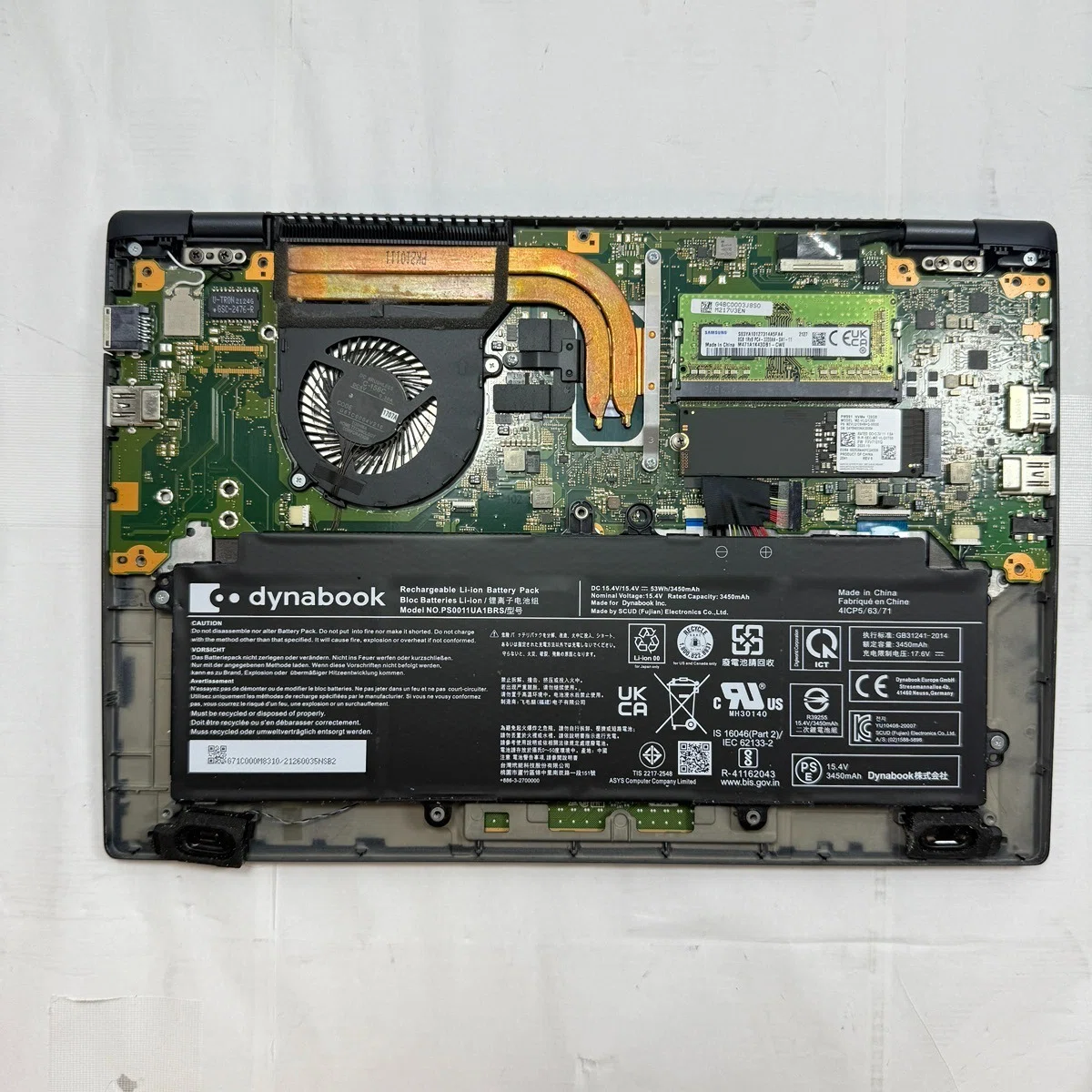 液晶割れのパソコン修理【TOSHIBA dynabook G83/HS】パソコン修理の