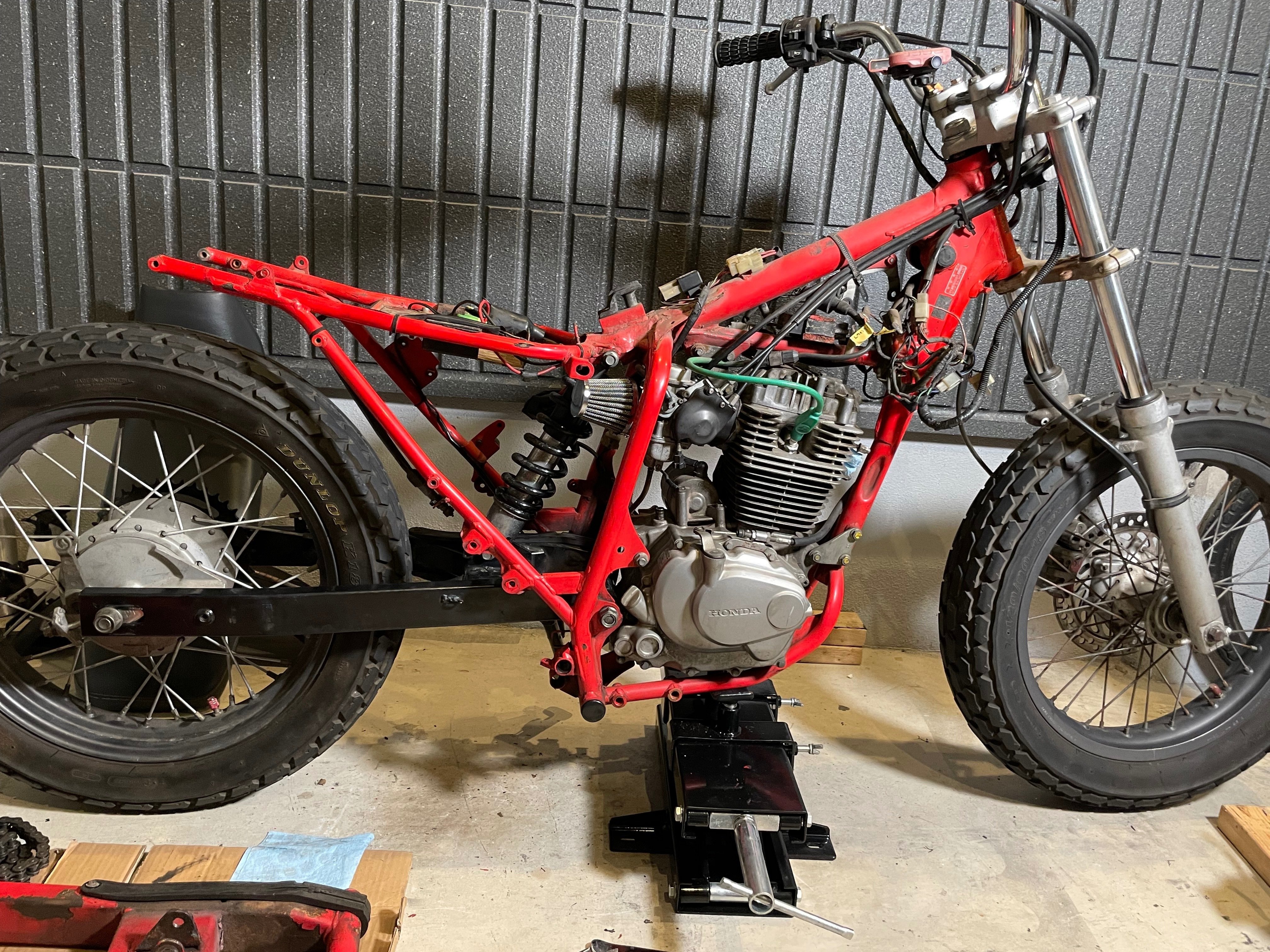 DIY保存版】HONDA FTR223をカスタムしてフラットトラッカー風にする全