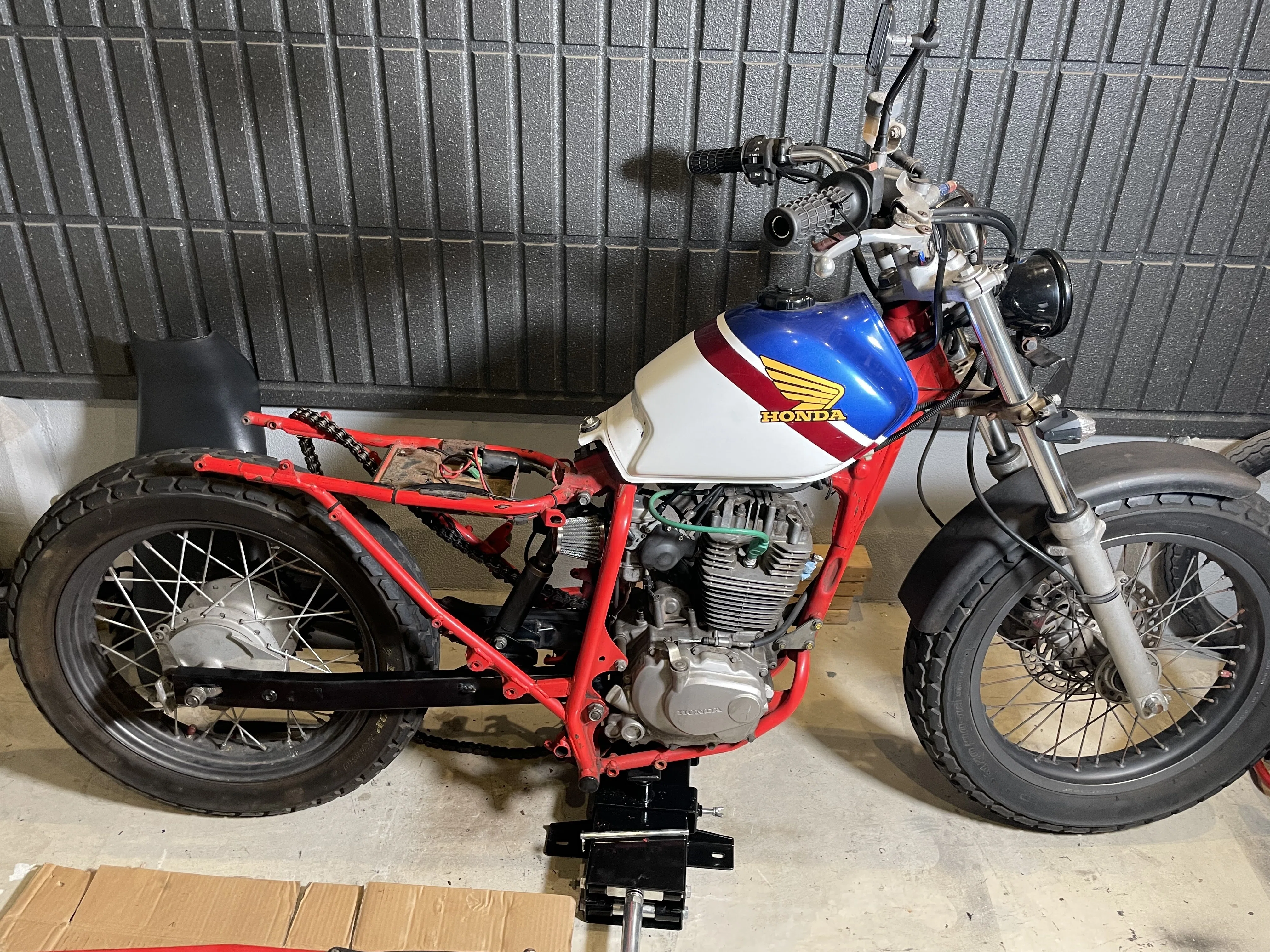 DIY保存版】HONDA FTR223をカスタムしてフラットトラッカー風にする全