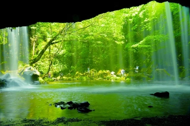 熊本の自然美を巡る旅：菊池渓谷と鍋ヶ滝が織りなす癒しの絶景｜ご当地