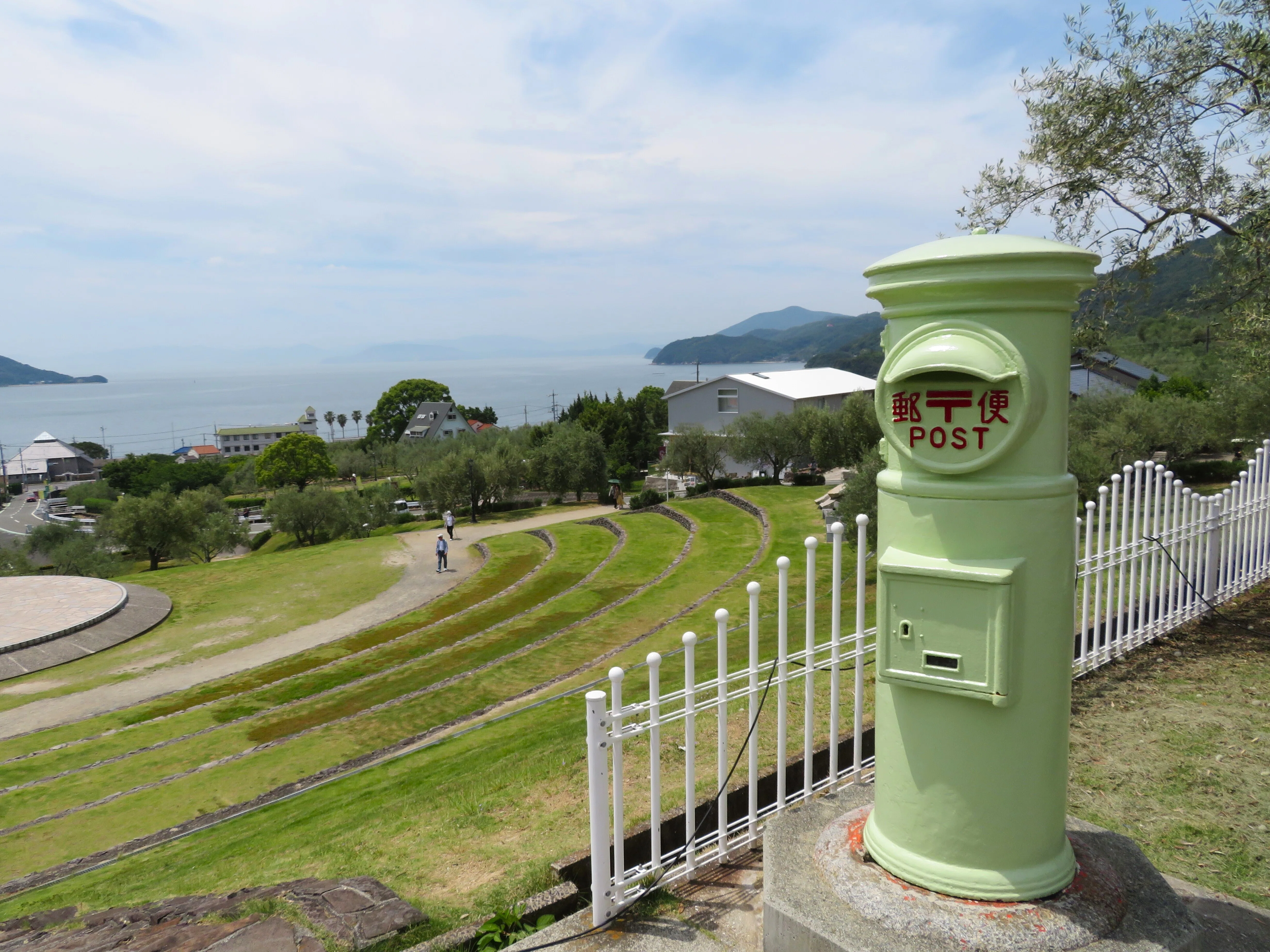小豆島のイワマツ(かなり年数持ち込み古い) オリーブ色に癒される小豆島｜MOUSAKU