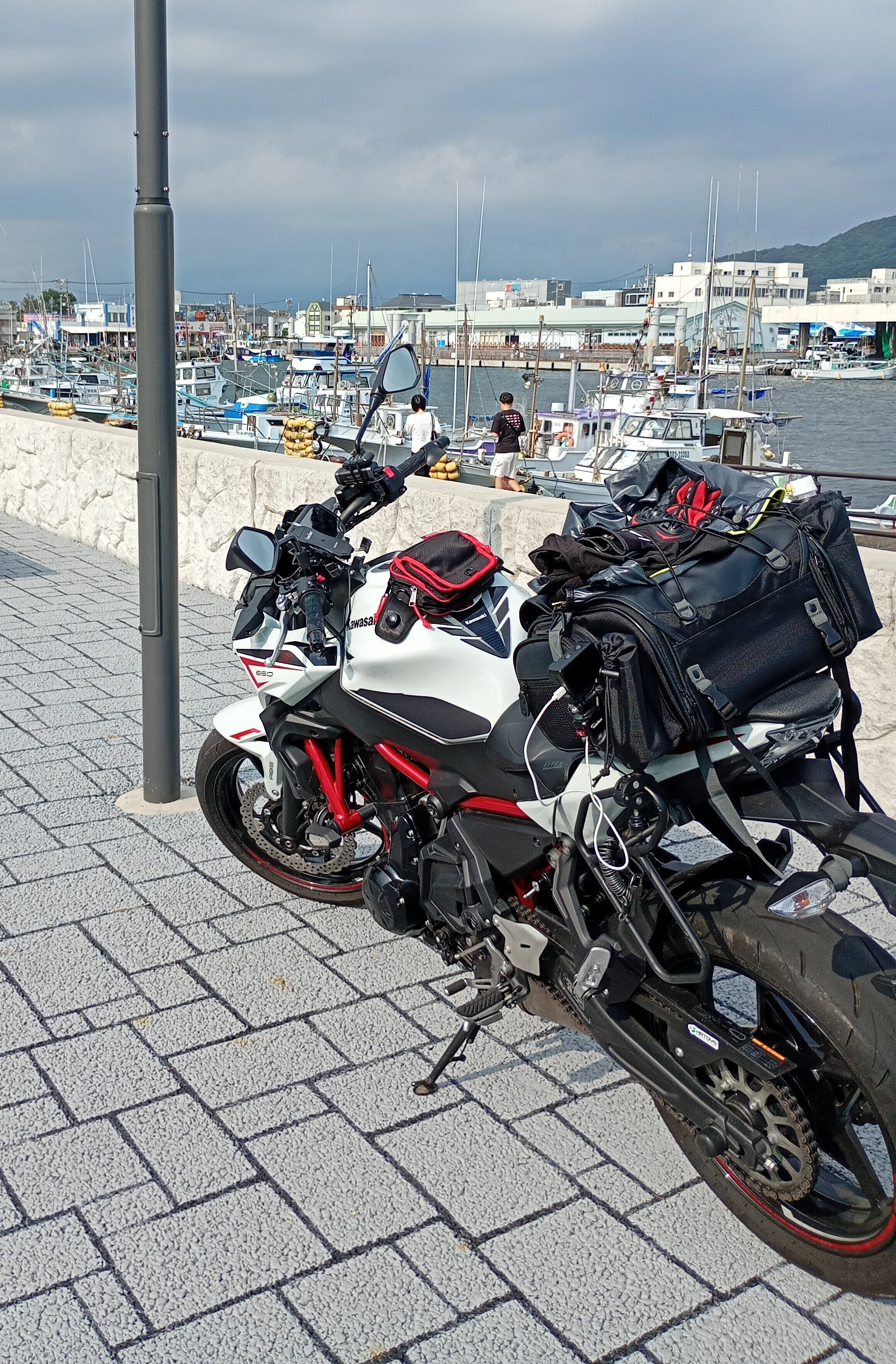 立ちゴケで凹んだタンクを直した【Z650】｜benkey