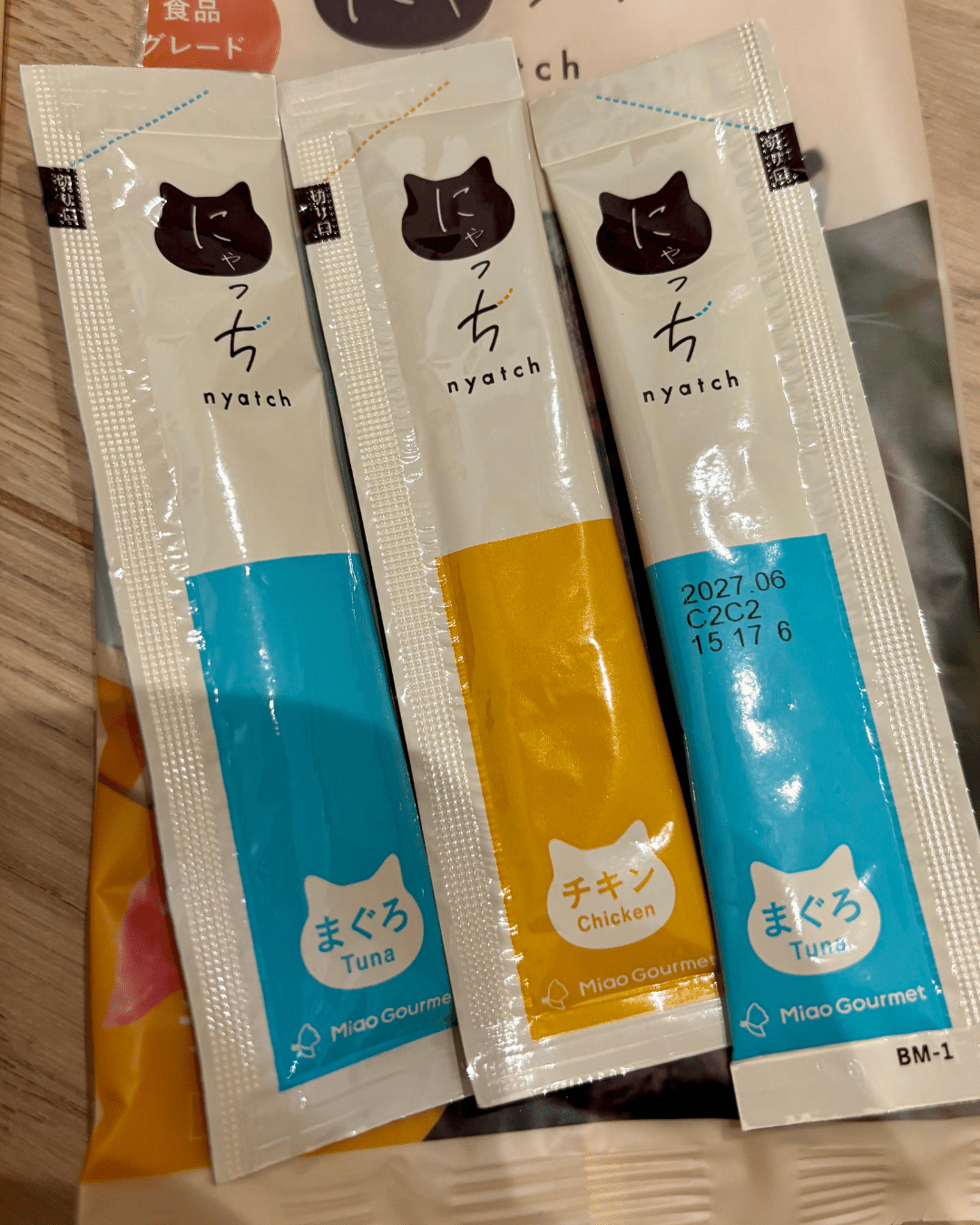 猫おやつレビュー】「にゃっち」｜食いつき抜群！我が家のちゅぺ、夢中