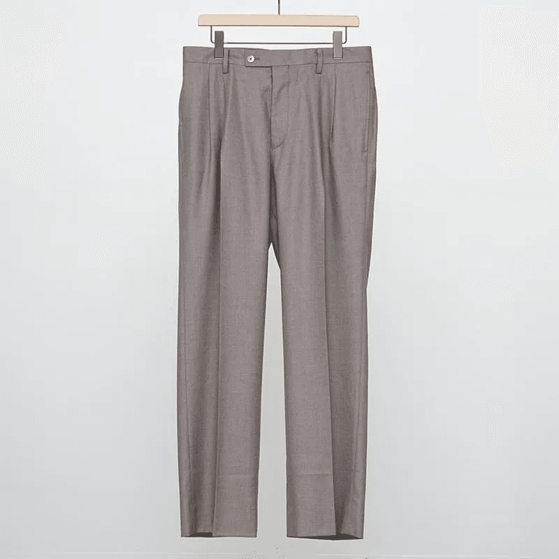 スーツ SUPER LIGHT WOOL TROUSERS AURALEEより「SUPER LIGHT WOOL TWO-TUCK SLACKS」発売です