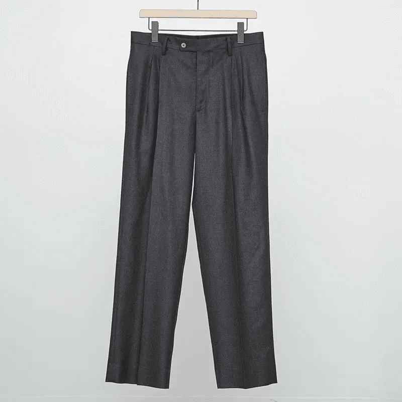 スーツ SUPER LIGHT WOOL TROUSERS AURALEEより「SUPER LIGHT WOOL TWO-TUCK SLACKS」発売です