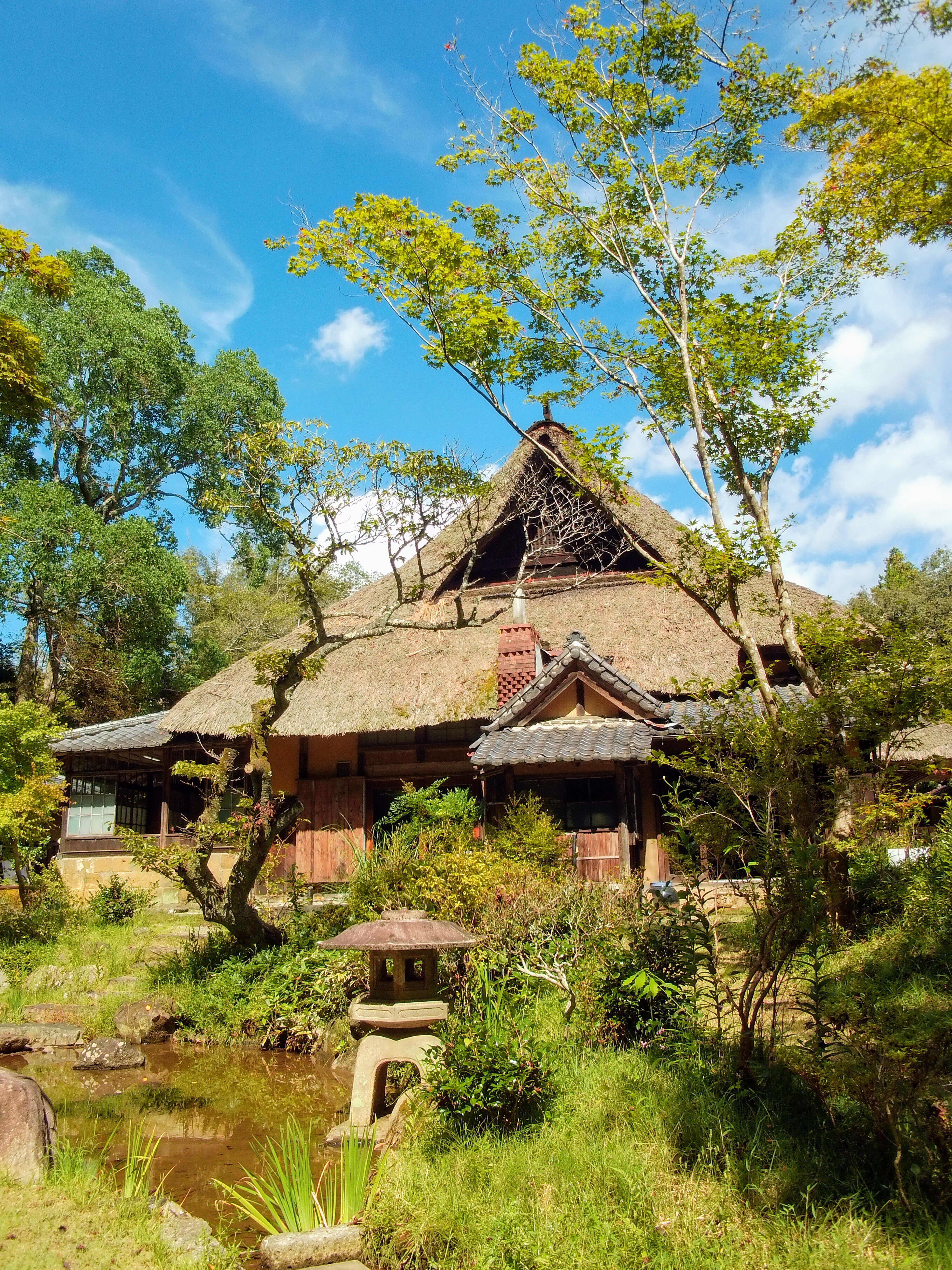 万葉舎　北大路魯山人　のれん　希少 北大路魯山人の旧宅、春風萬里荘の庭園。｜niwa_emon