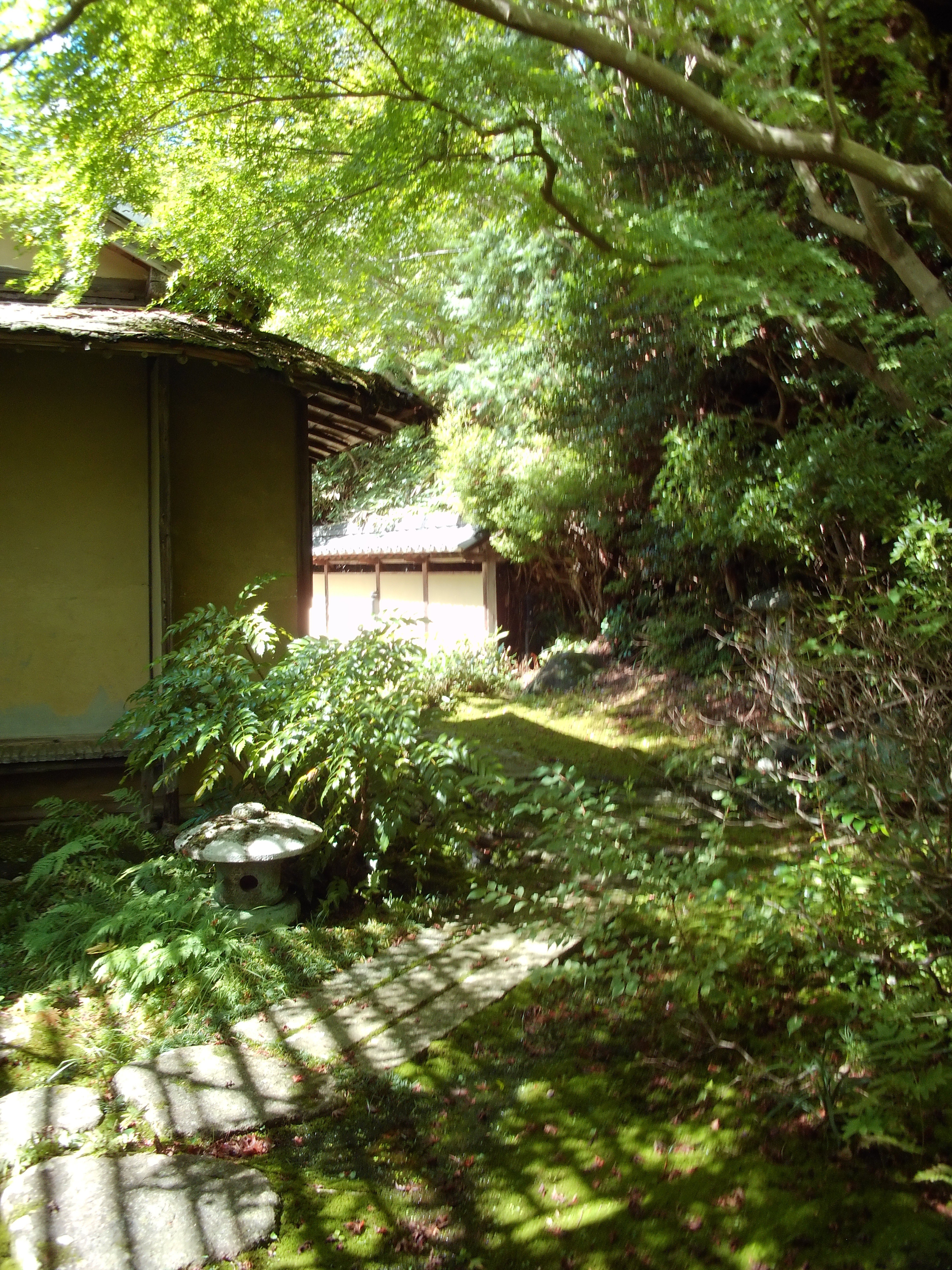 北大路魯山人の旧宅、春風萬里荘の庭園。｜niwa_emon