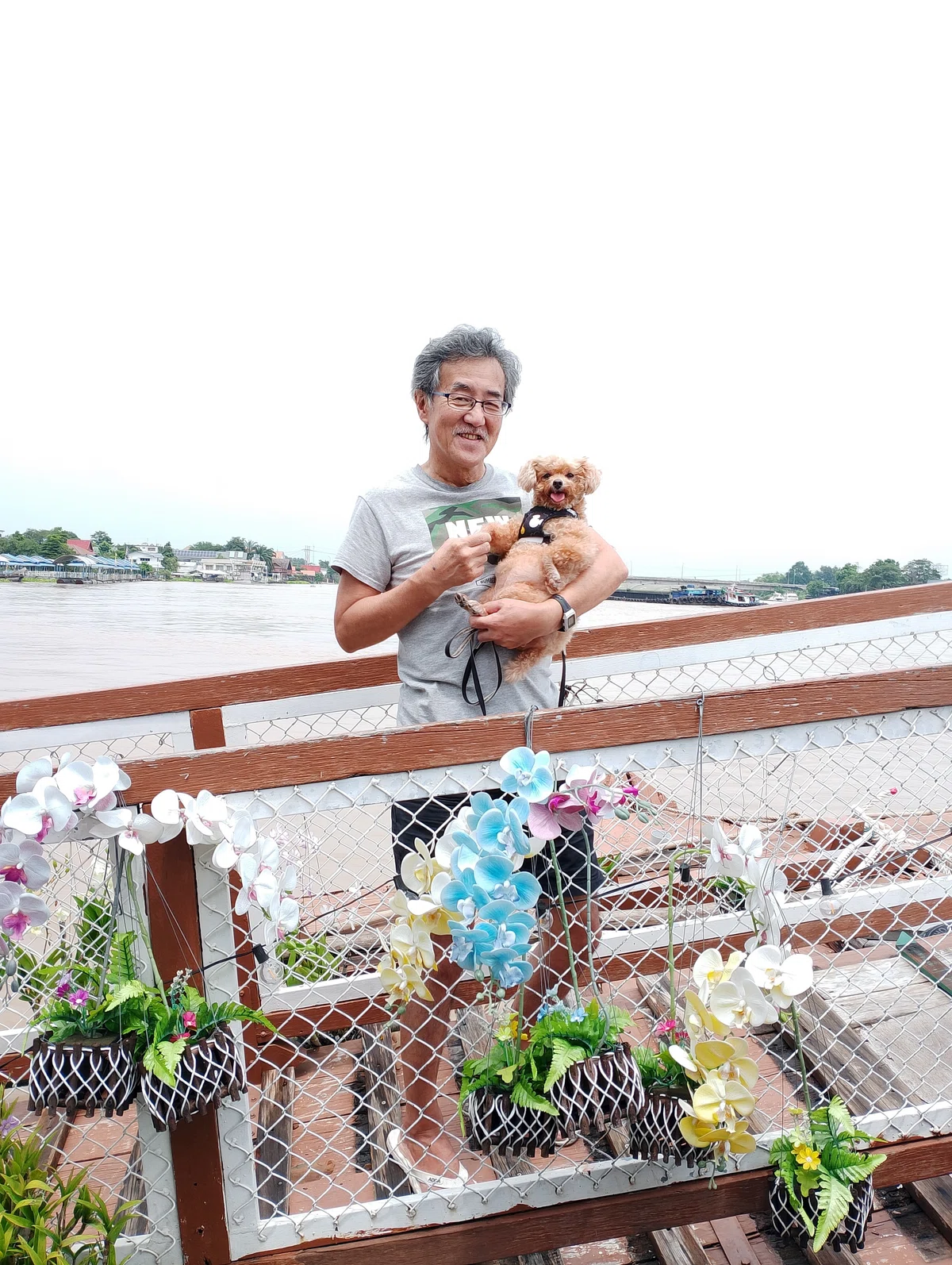 Inside Riverside Res Riverside Restaurant in the Bangkok Suburbs:
