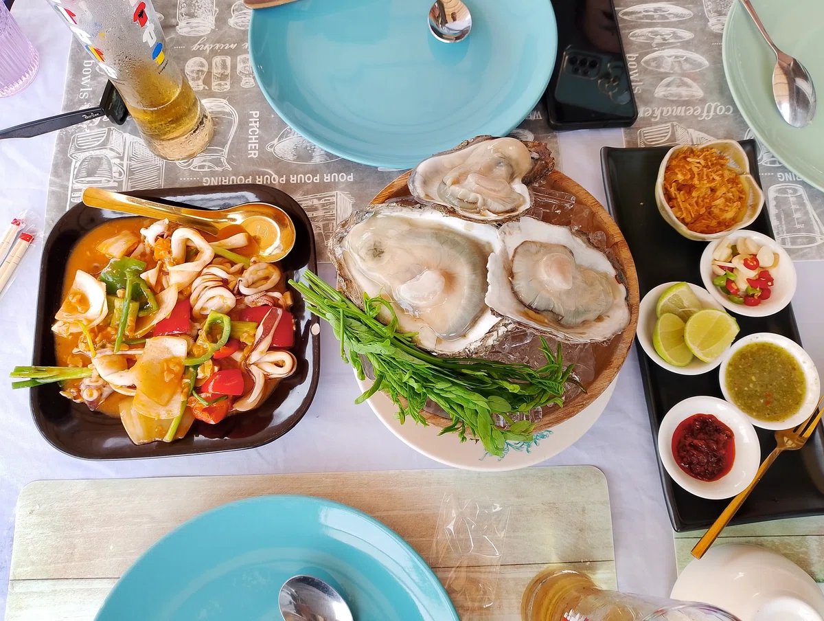 Inside Riverside Res Riverside Restaurant in the Bangkok Suburbs: