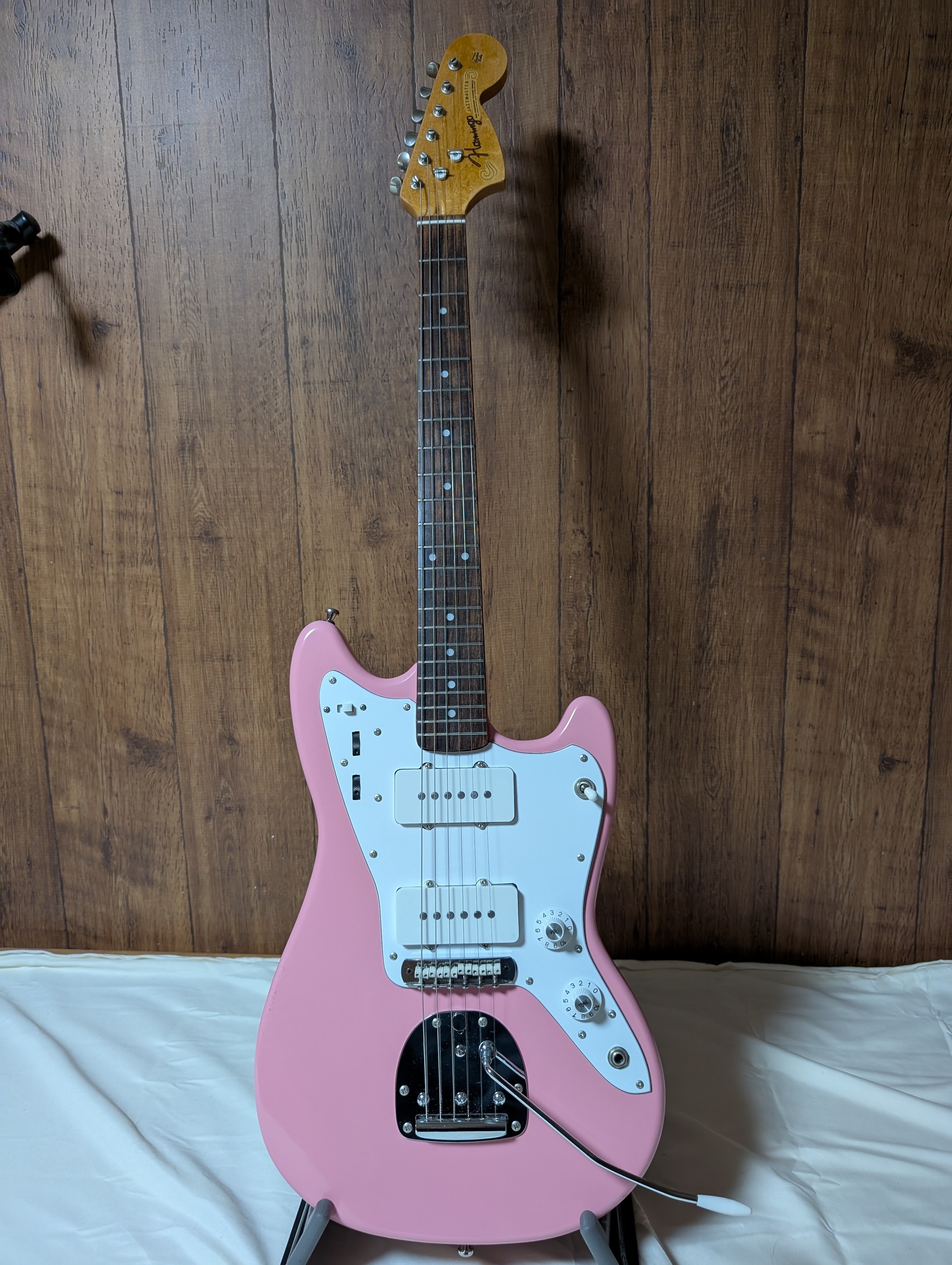 ん？ジャズマスター・・・なの？」ってギターに改造｜歌月工芸