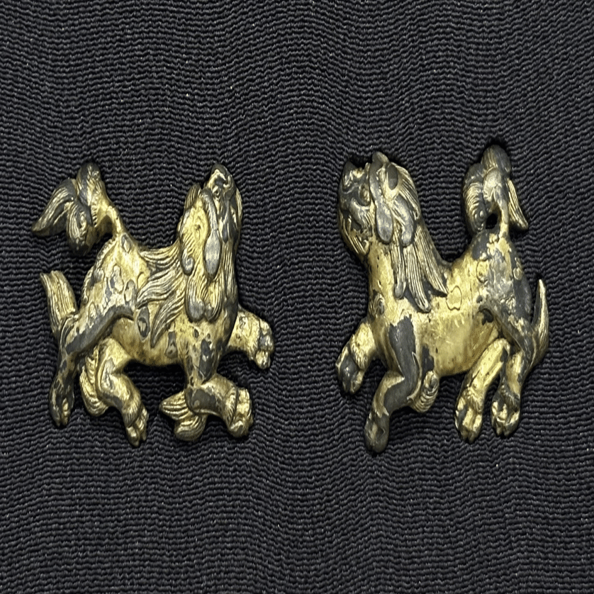 蝦夷目貫⑫ 四角い陰陽根目貫に見られる2つの切り欠きについて｜刀箱師