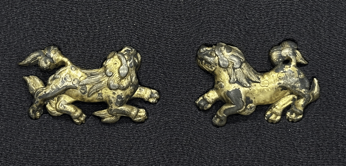 蝦夷目貫⑫ 四角い陰陽根目貫に見られる2つの切り欠きについて｜刀箱師