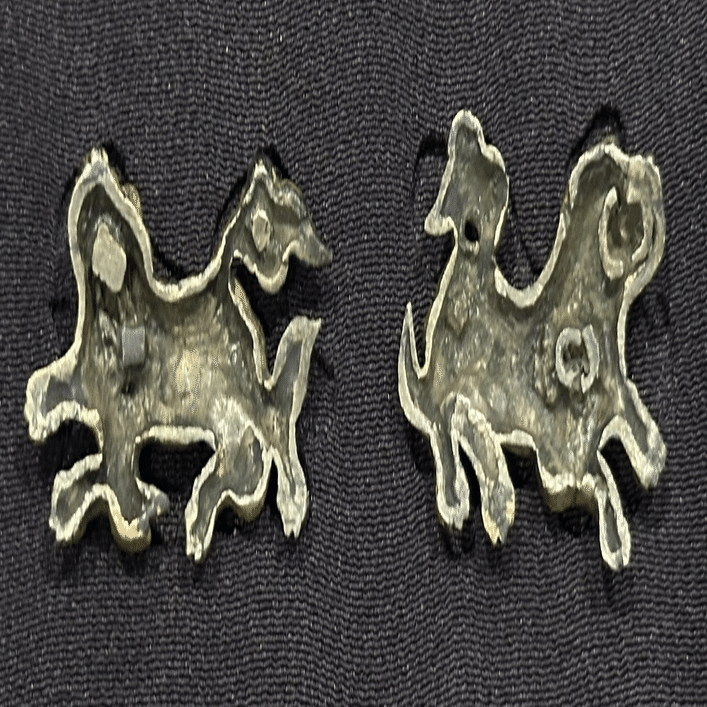 蝦夷目貫⑫ 四角い陰陽根目貫に見られる2つの切り欠きについて｜刀箱師