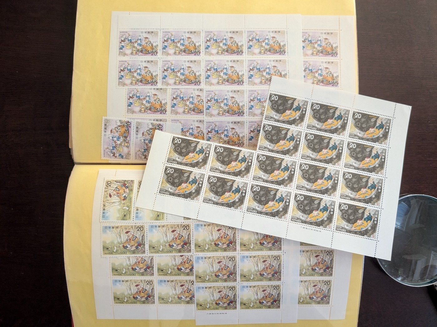 【レア物あり】世界の切手　切手アルバム7冊分　切手収集マニア30年で引退 レア物あり】世界の切手 切手アルバム7冊分 切手収集マニア30年