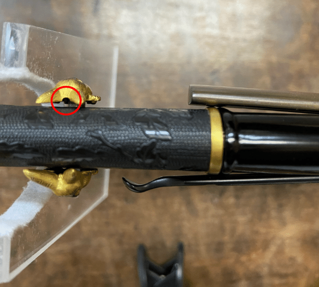 蝦夷目貫⑫ 四角い陰陽根目貫に見られる2つの切り欠きについて｜刀箱師