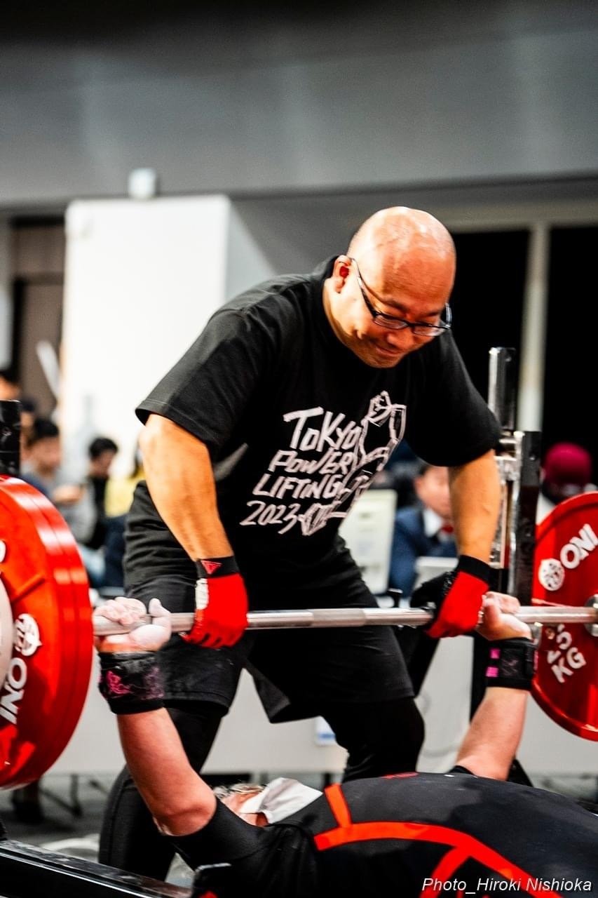 ベンチプレス競技におけるセンター補助の考え方｜大石圭太朗