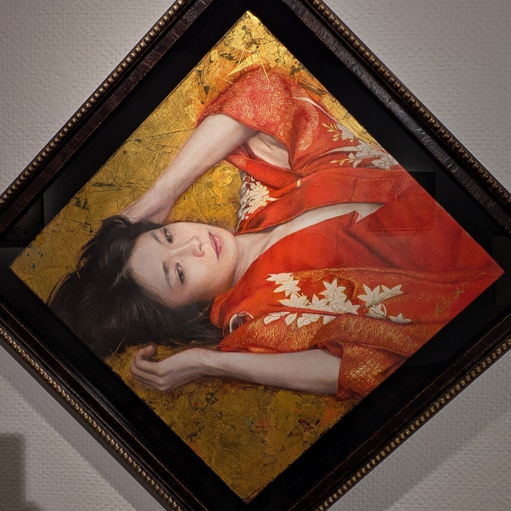 金地の四季花鳥の世界が現代ではゴージャスな美人画に、そしてその先は