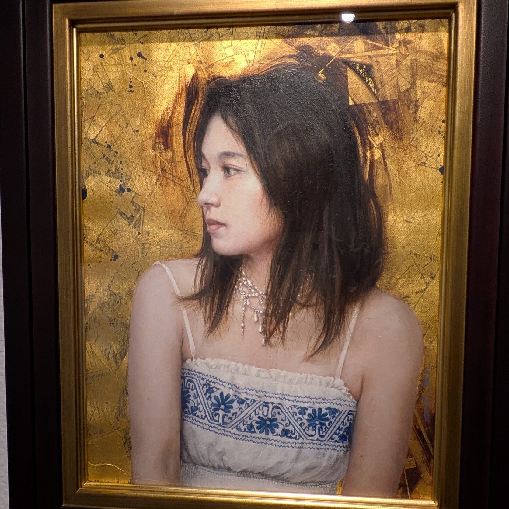 金地の四季花鳥の世界が現代ではゴージャスな美人画に、そしてその先は