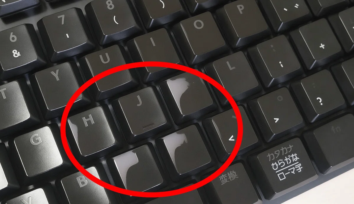 G913のキーキャップの印刷がはがれやすいことが分かる写真