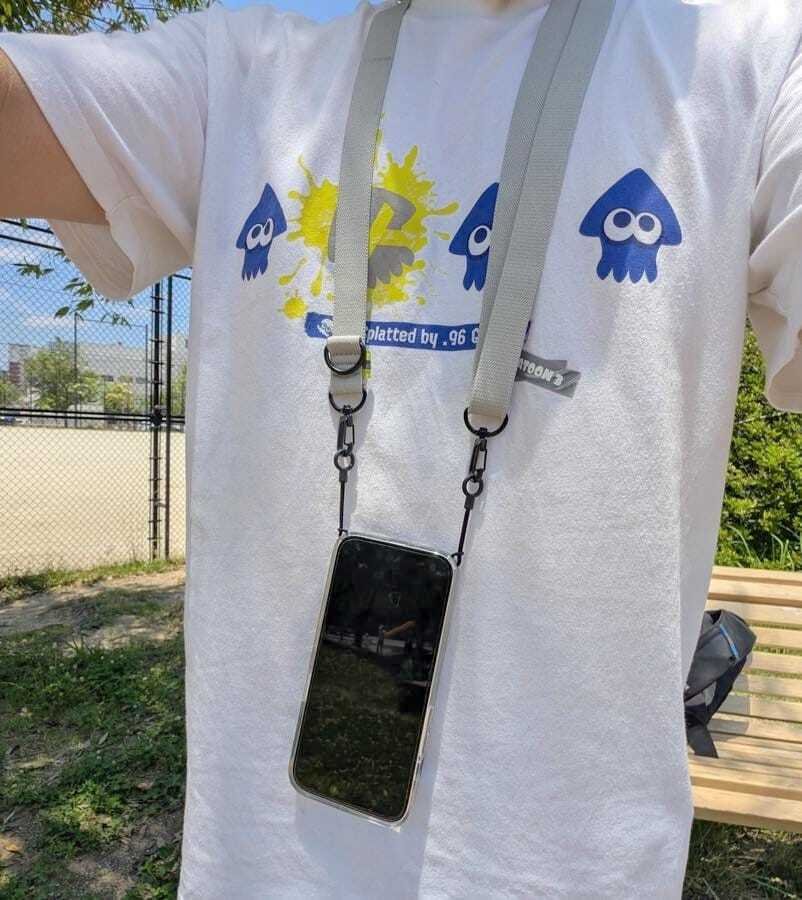 Apple純正クロスボディストラップの代用に使える「QUICK SHOT STRAP